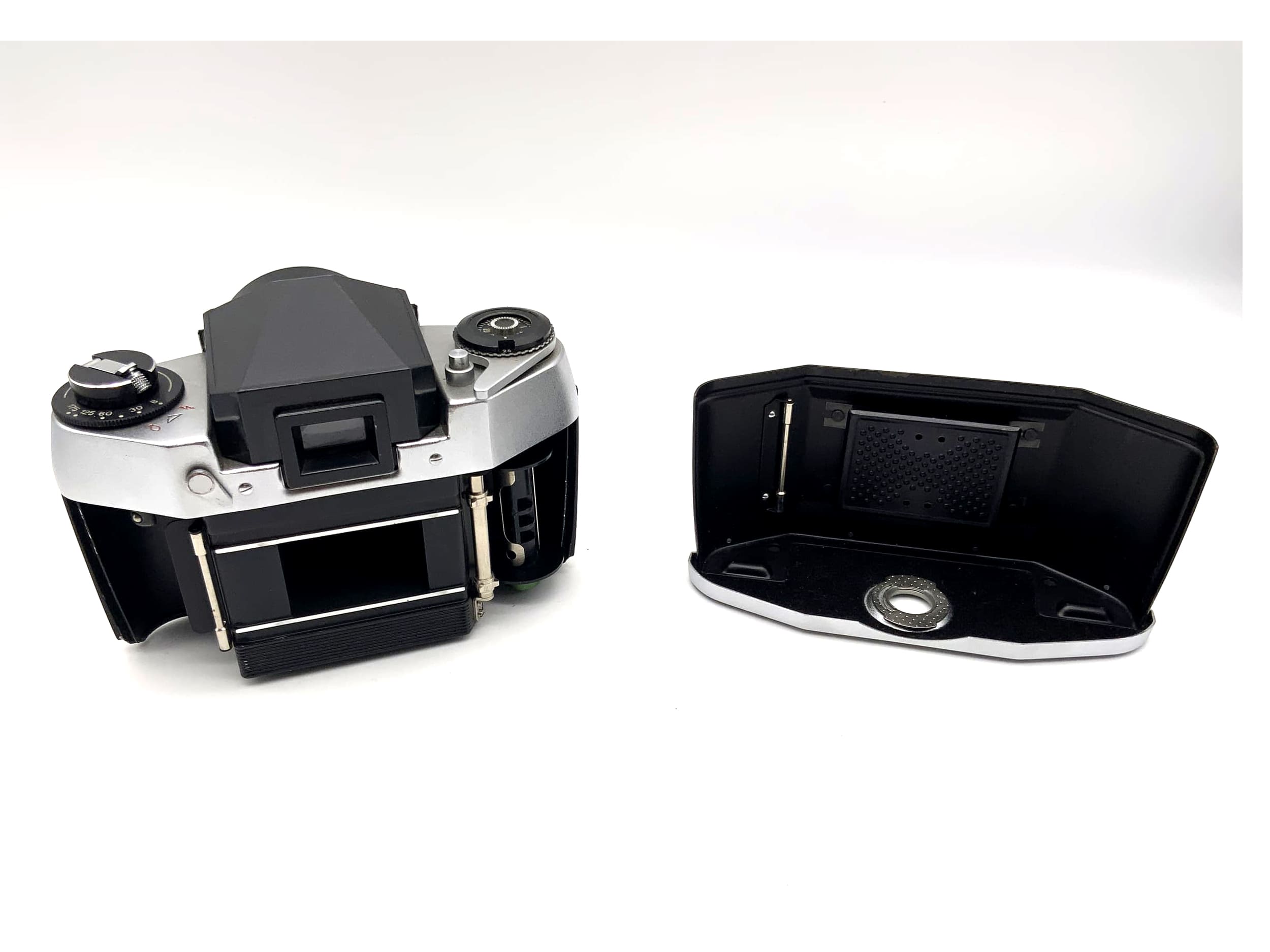 Exakta EXA 1b mit Revuenon Special 2.8 135mm Spiegelreflexkamera 35mm analog