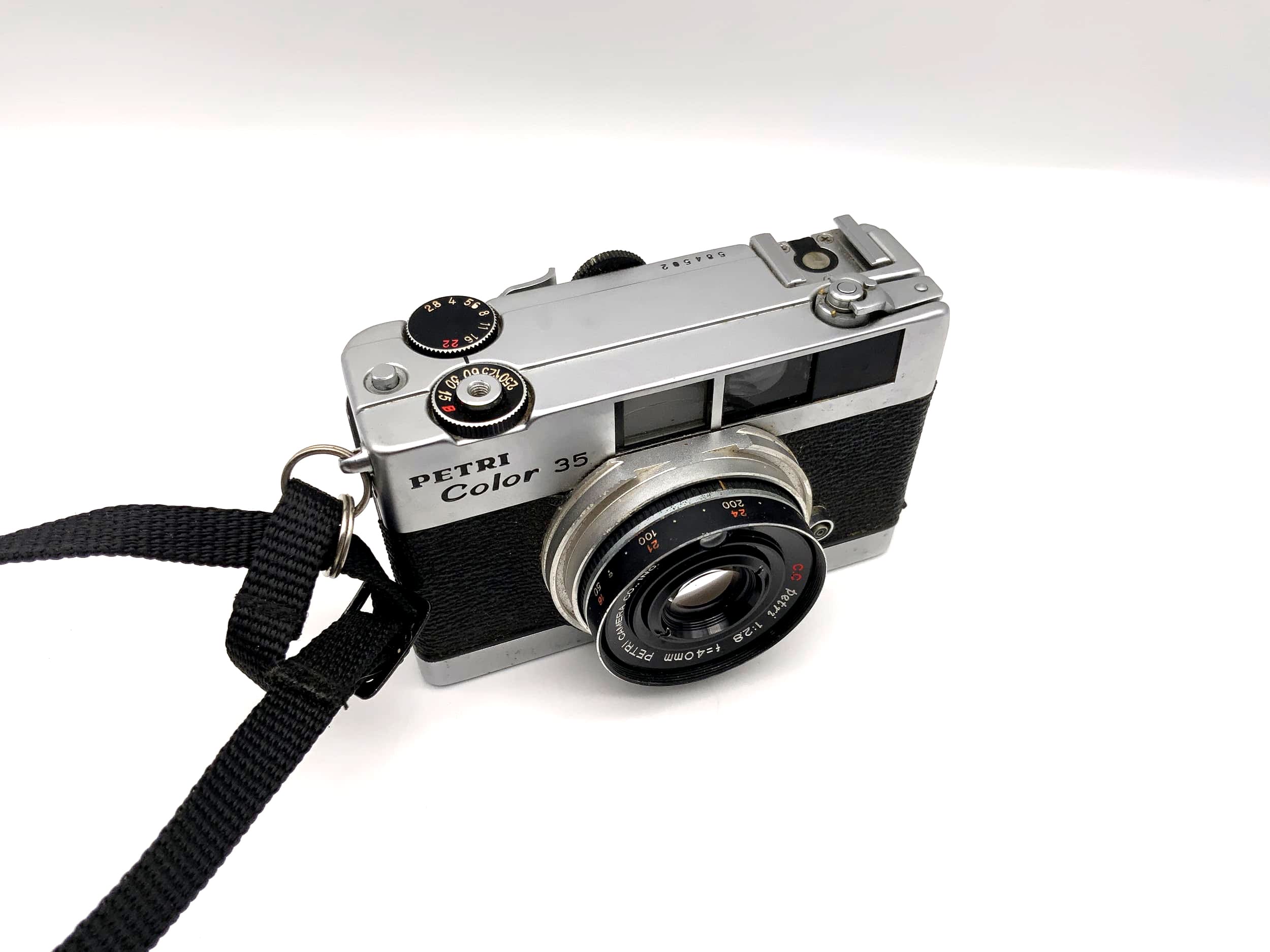 Petri Color 35 Sucherkamera mit c.c petri 40mm 1:2.8 35mm Kompaktkamera Defekt