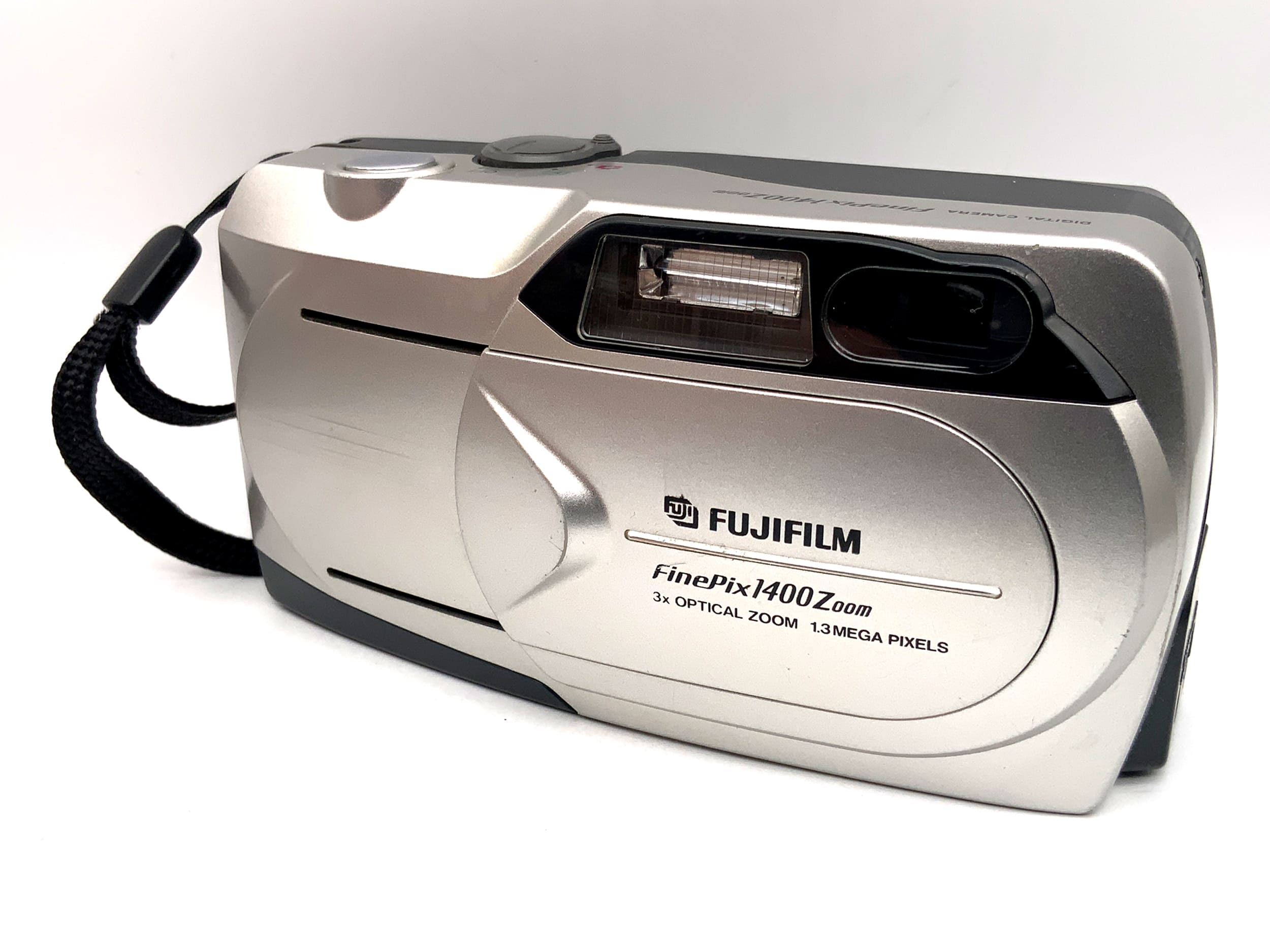 Fujifilm FinePix 1400 Zoom Digitale Kompaktkamera f=6-18mm 3x Optical 1.3 MP