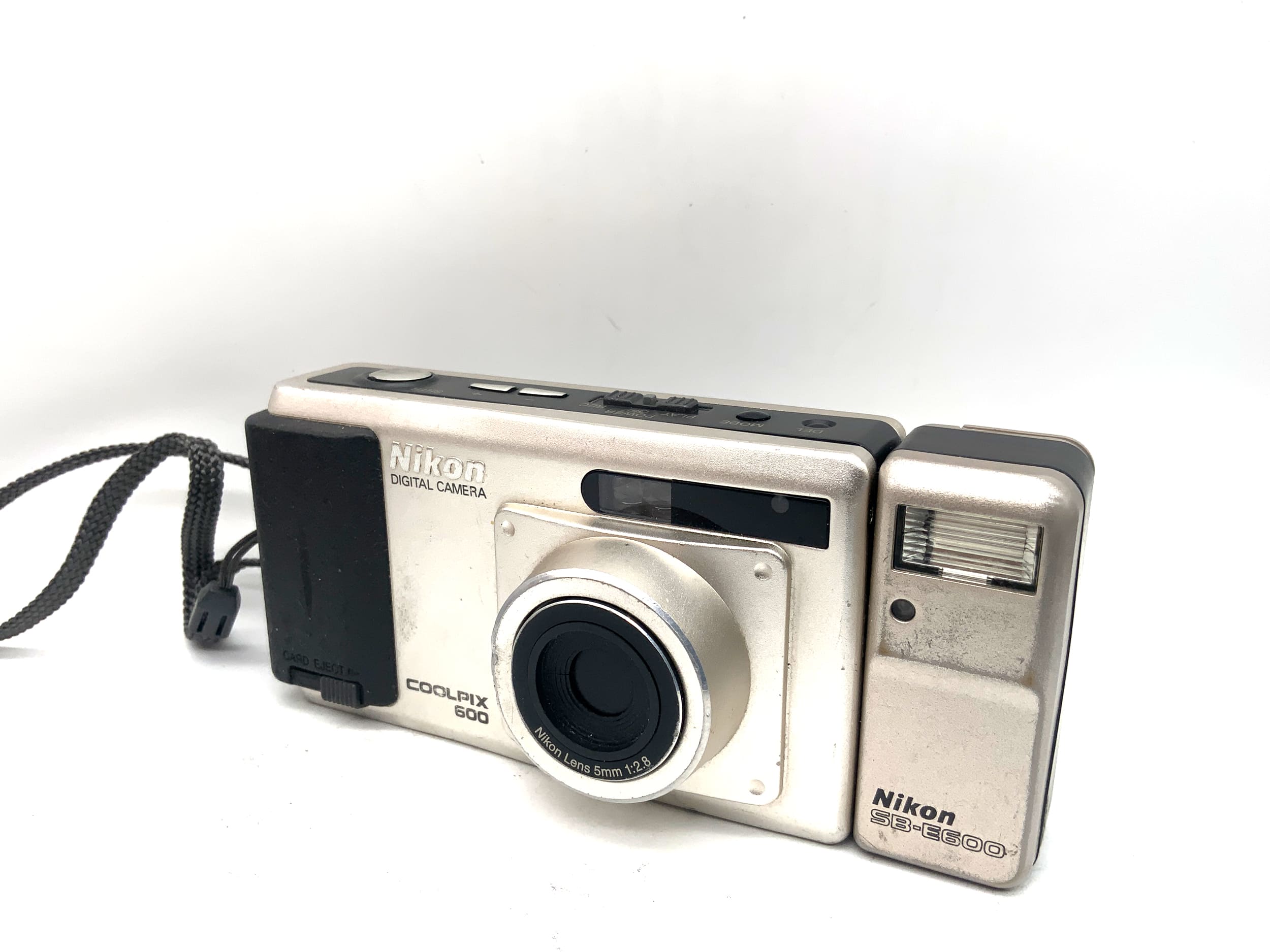 Nikon Coolpix 600 Digitale Kompaktkamera mit 5mm 1:2.8