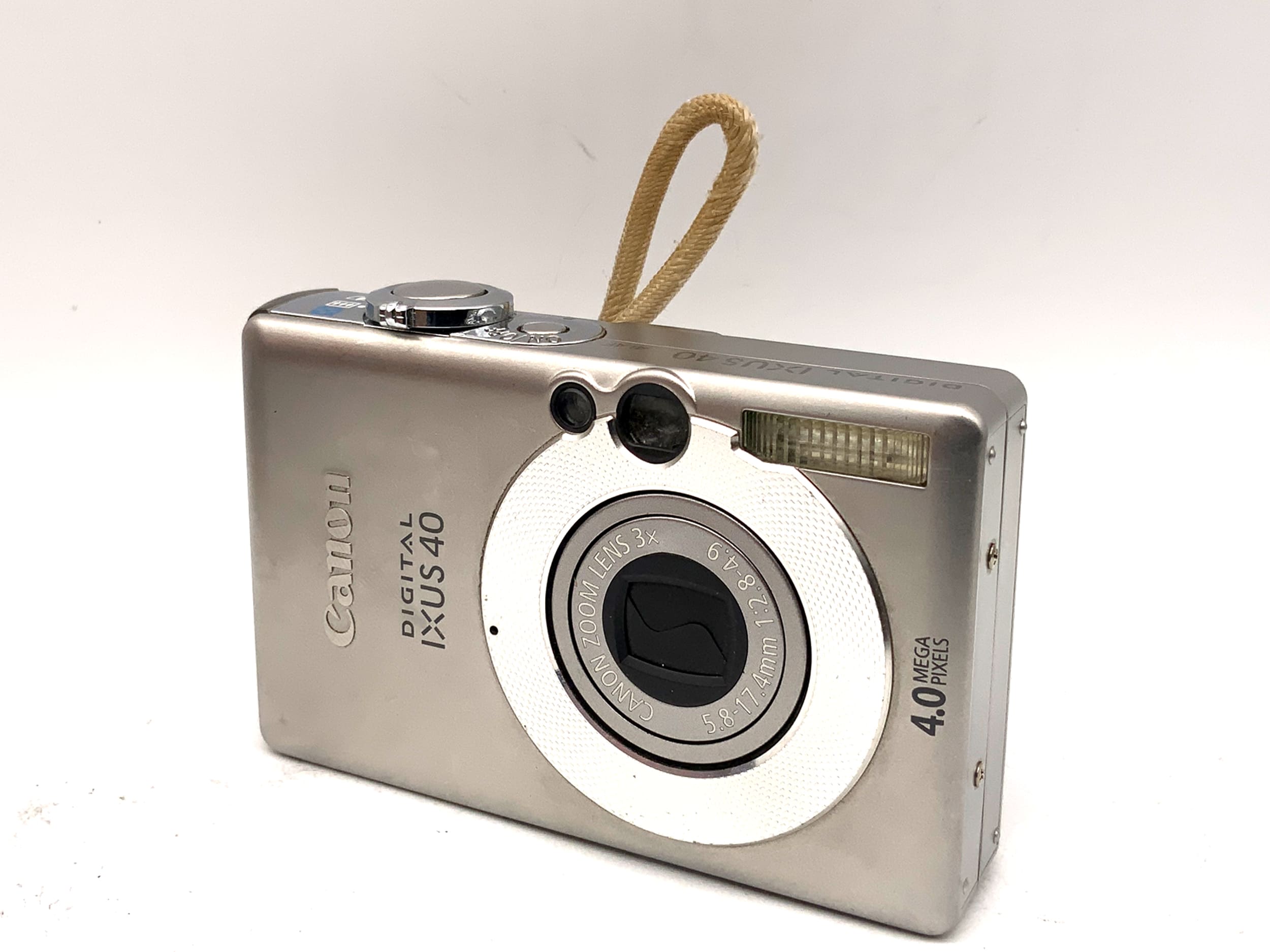 Canon IXUS 40 Digitale Kompaktkamera mit 3x 5.8-17.4mm 1:2.8-4.9