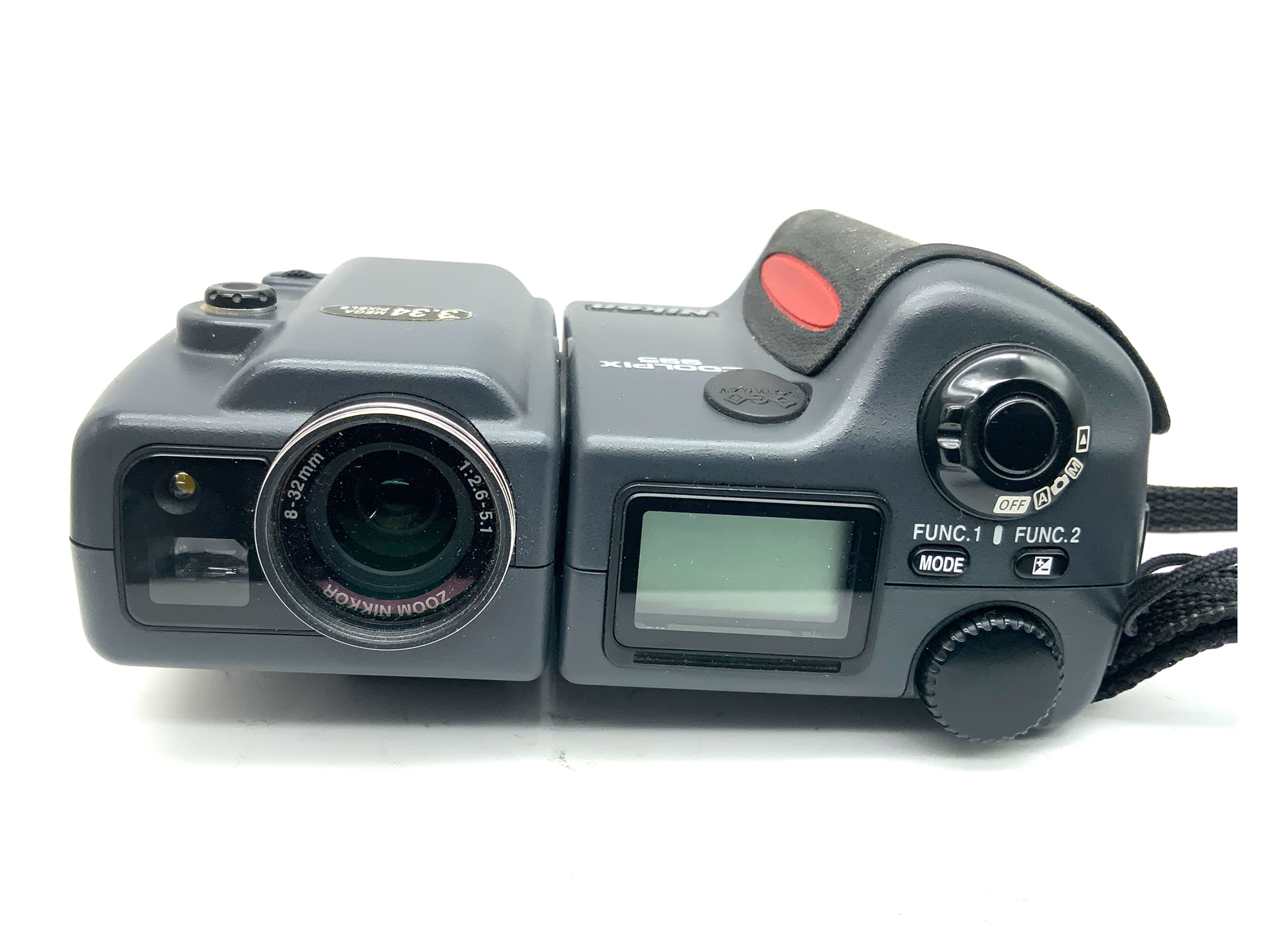 Nikon Coolpix 995 Bridgekamera mit Zoom Nikkor 1:2.6-5.1 8-32mm 3.34 MP