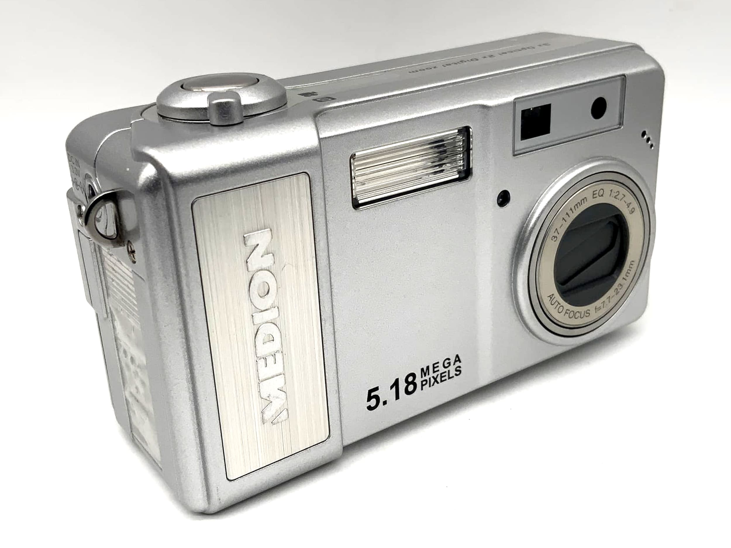 Medion MD 41066 mit 37-111mm EQ 1:2.7-4.9 AF f=7.7-23.1mm 5.18 MP