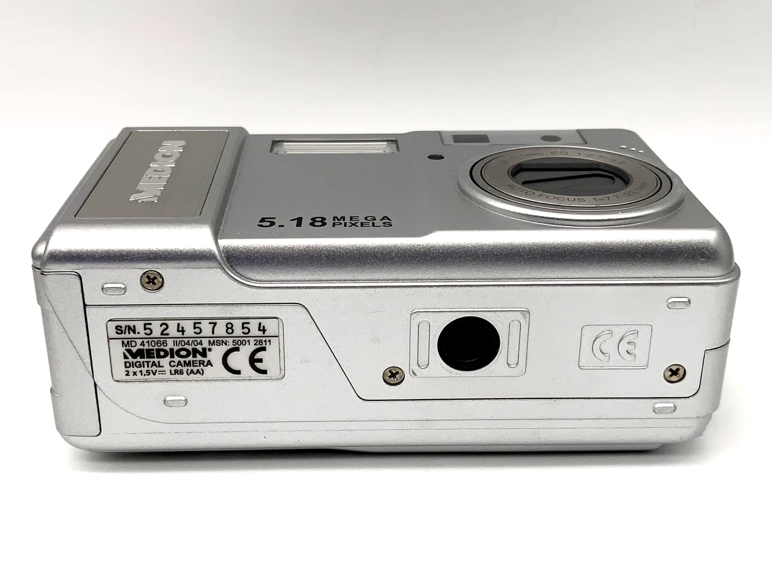 Medion MD 41066 mit 37-111mm EQ 1:2.7-4.9 AF f=7.7-23.1mm 5.18 MP