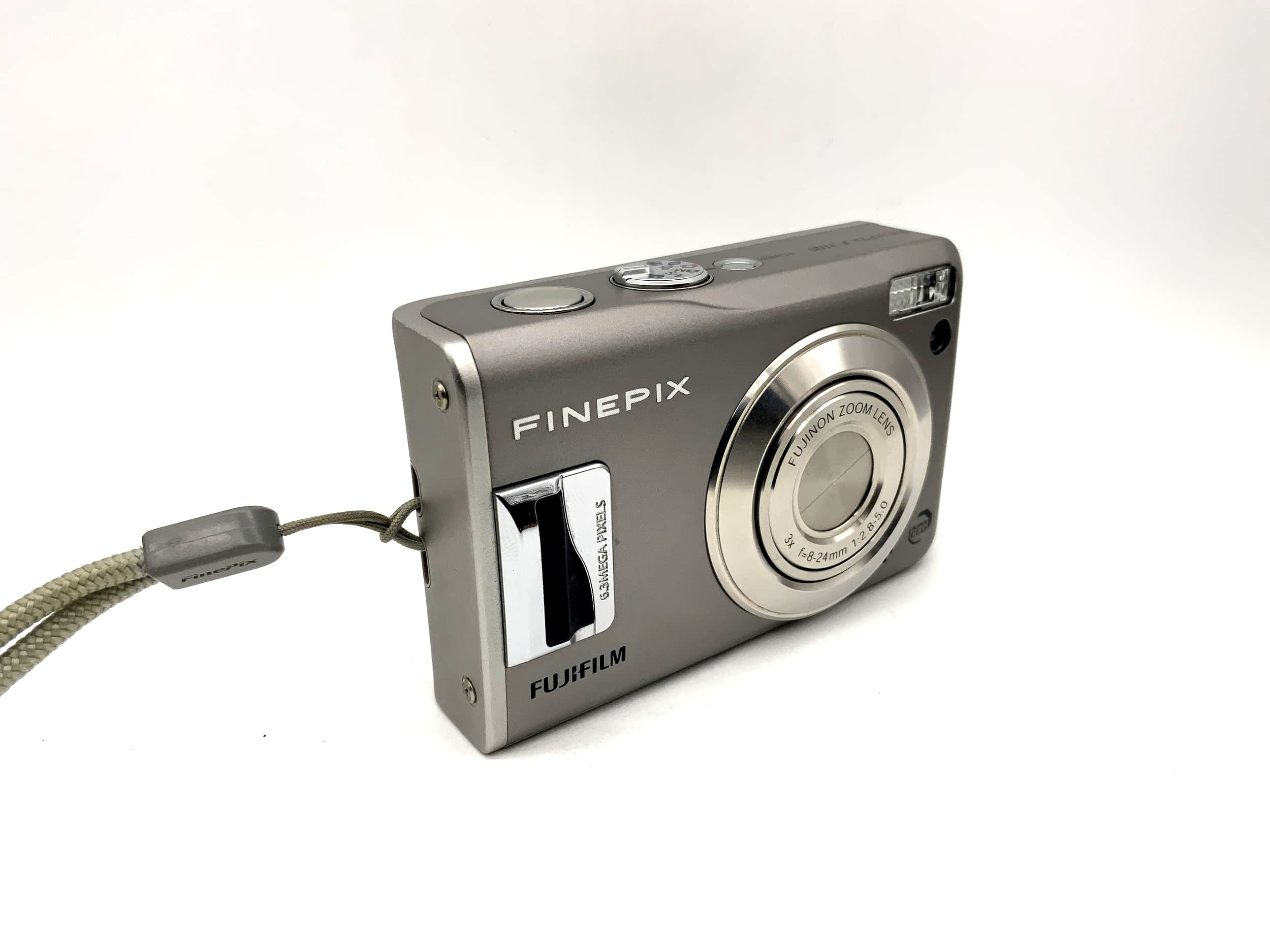 Fujifilm FinePix F31 fd mit Fujinon Zoom Lens 3x f=8-24mm 1:2.8-5.0 Super CCD