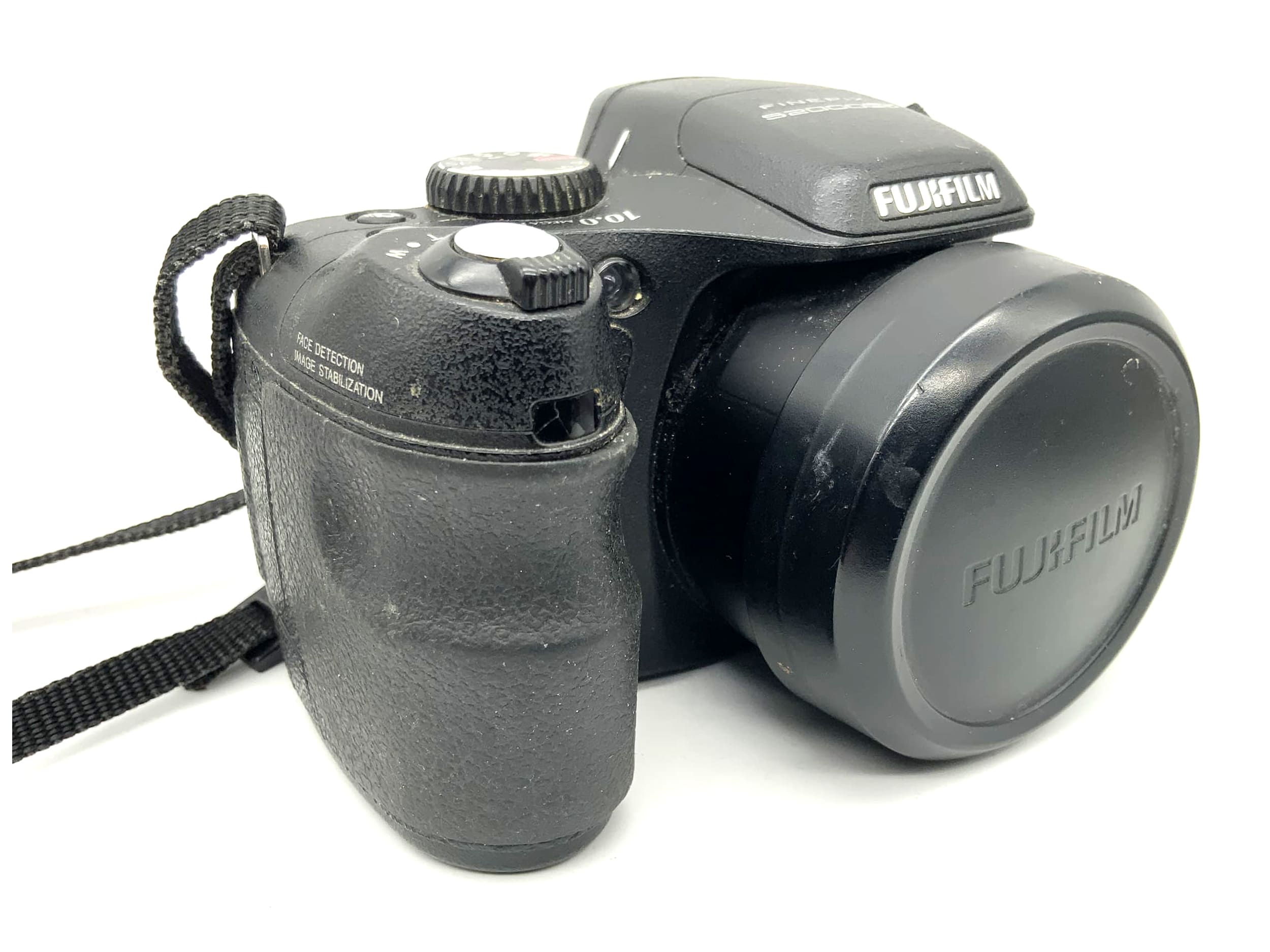 Fujifilm FinePix S2000 HD 15x Optical f=5.0-75.0mm 1:3.5-5.4 10.0 MP