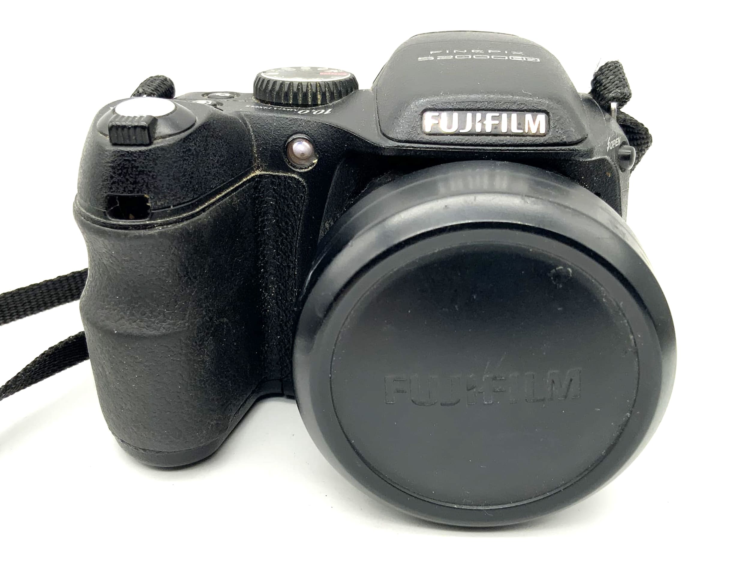 Fujifilm FinePix S2000 HD 15x Optical f=5.0-75.0mm 1:3.5-5.4 10.0 MP
