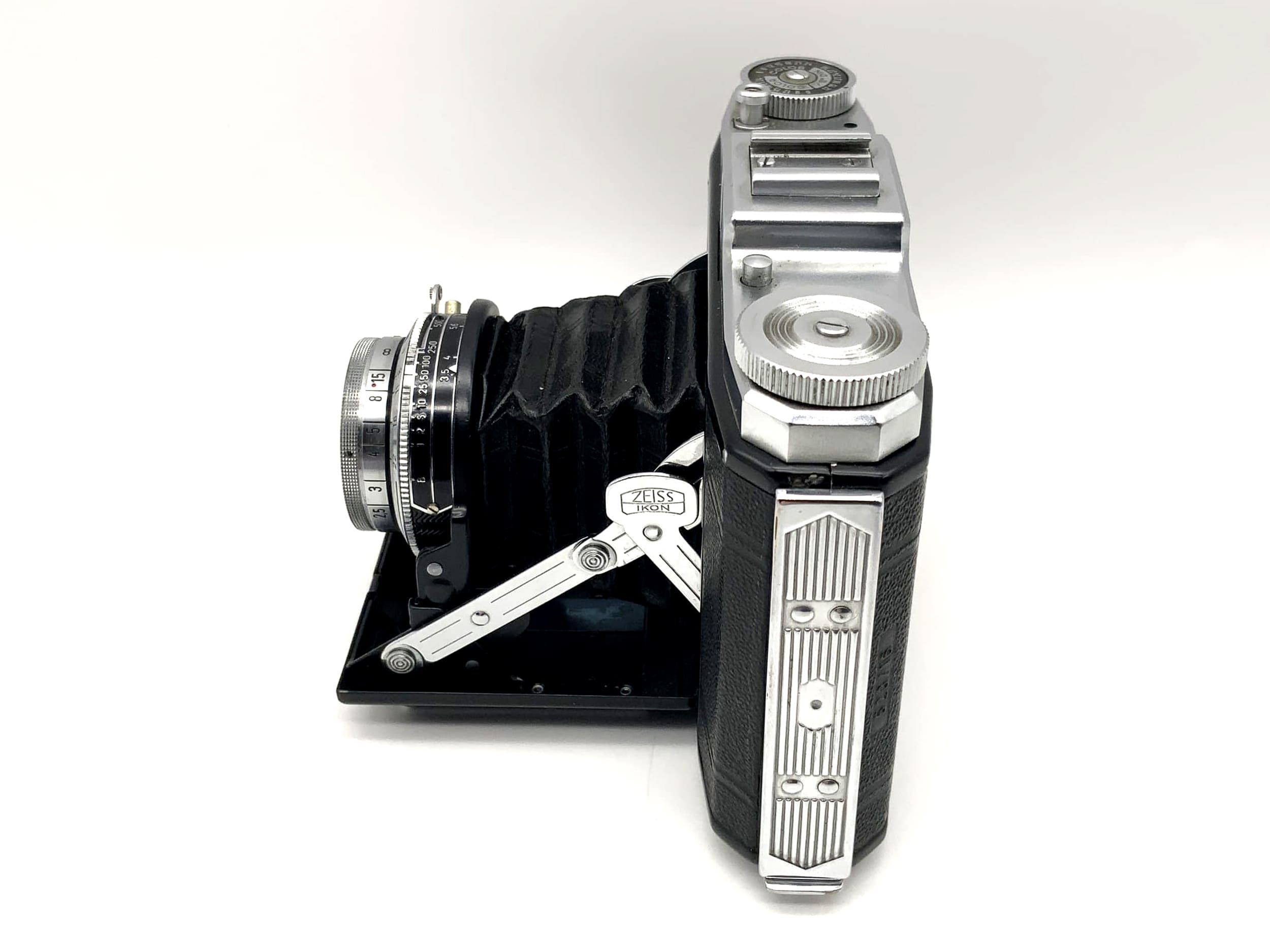 Zeiss Ikon Ikonta 523/16 mit Zeiss-Opton Tessar 1:3.5 75mm red T Synchro-Compur