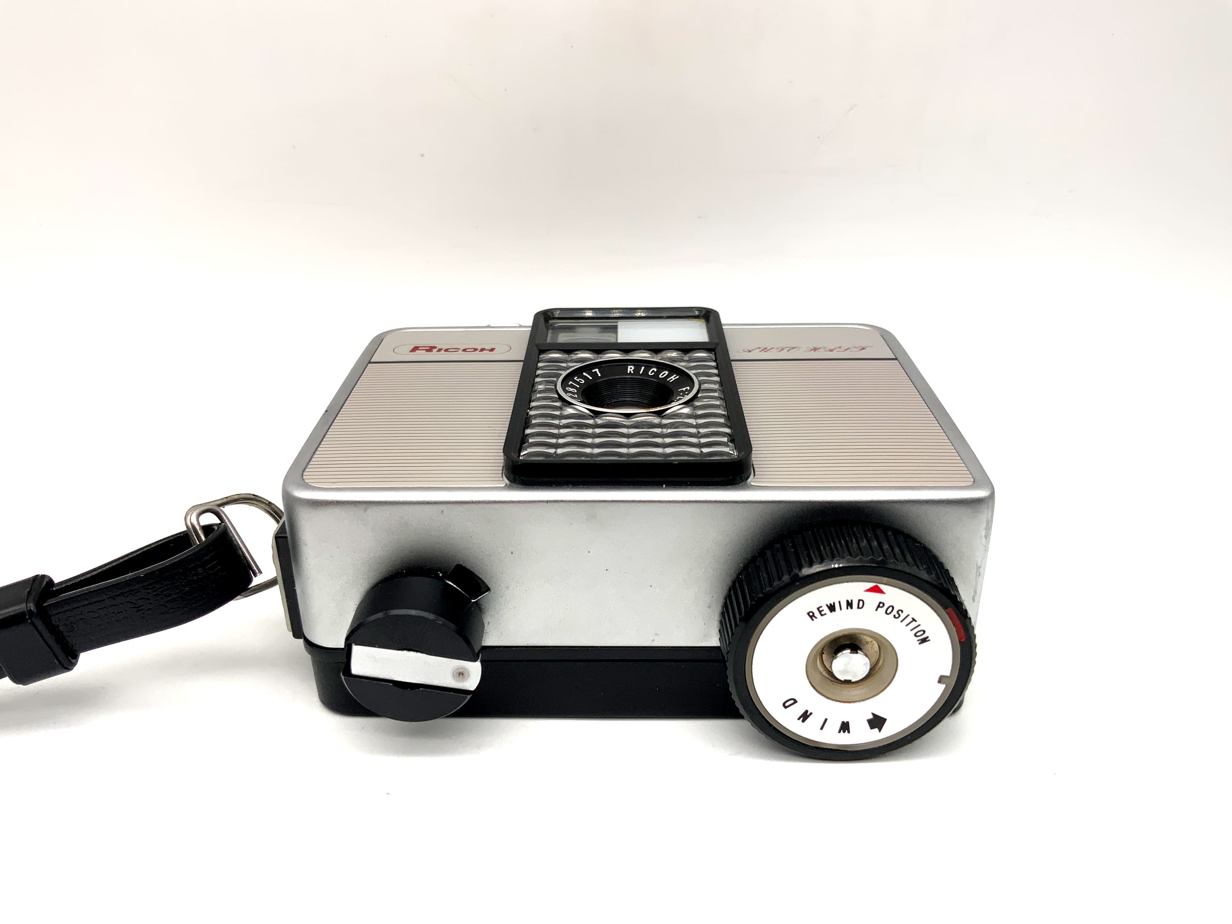 Ricoh Auto Half E Sucherkamera mit F:2.8 f=25mm Halbformat Analogkamera