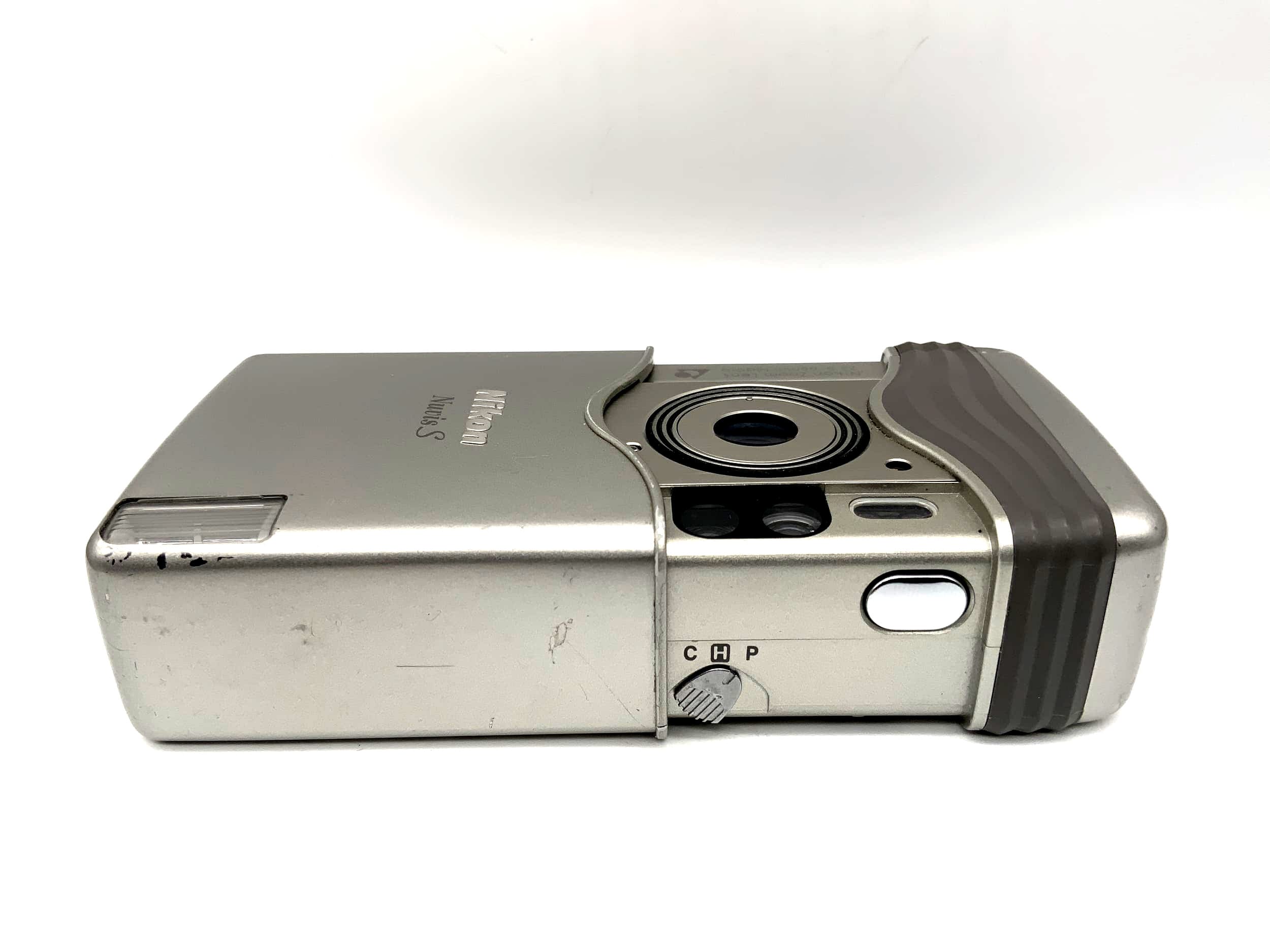 Nikon Nuvis S Point&Shoot mit Nikon Zoom Lens 22 5-66mm Macro Analogkamera APS