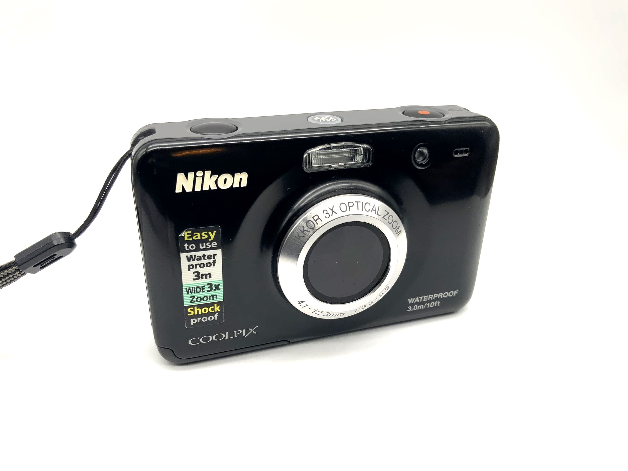 Nikon Coolpix S30 mit Nikkor 3x Optical Zoom 4.1-12.3mm 1:3.3-5.9 Waterproof