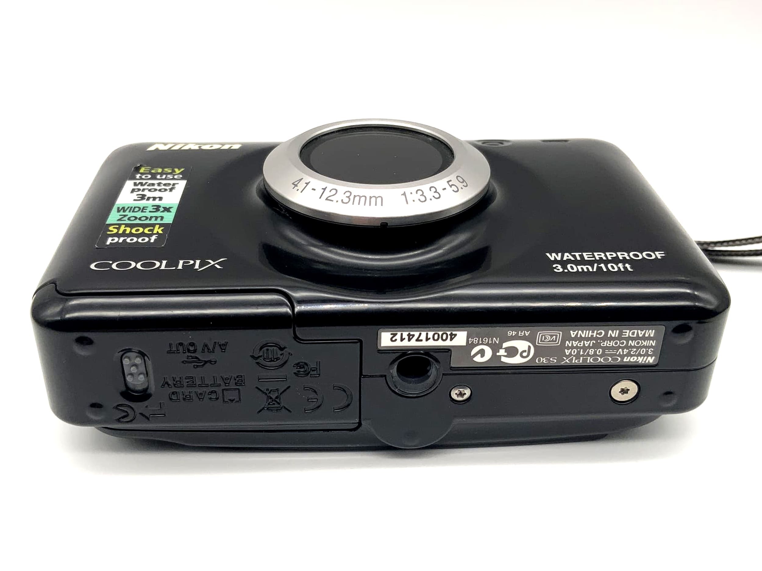 Nikon Coolpix S30 mit Nikkor 3x Optical Zoom 4.1-12.3mm 1:3.3-5.9 Waterproof