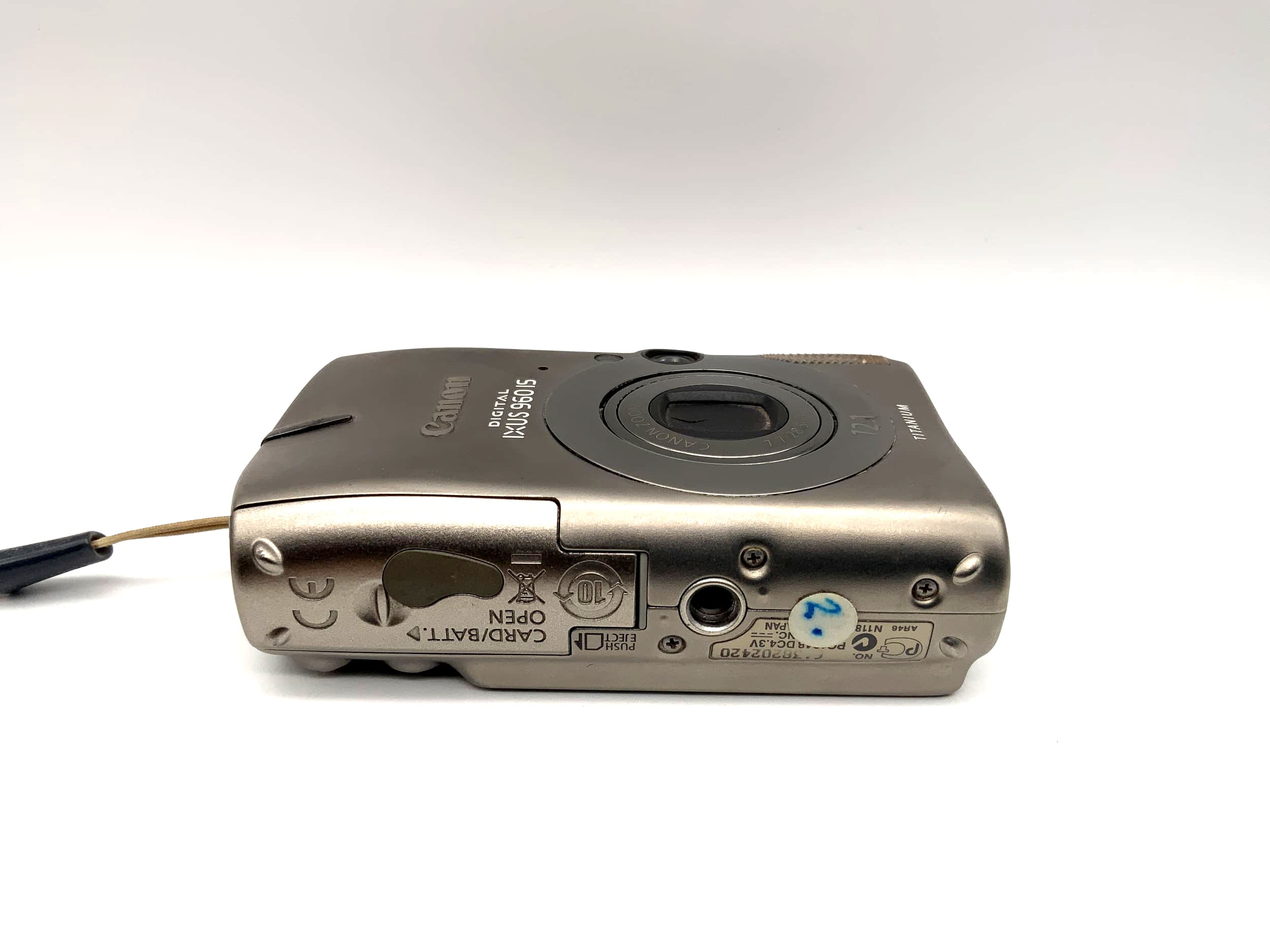 Canon IXUS 960 IS mit Zoom Lens 3.7xIS 7.7-28.5mm 1:2.8-5.8 12.1 MP Titanium