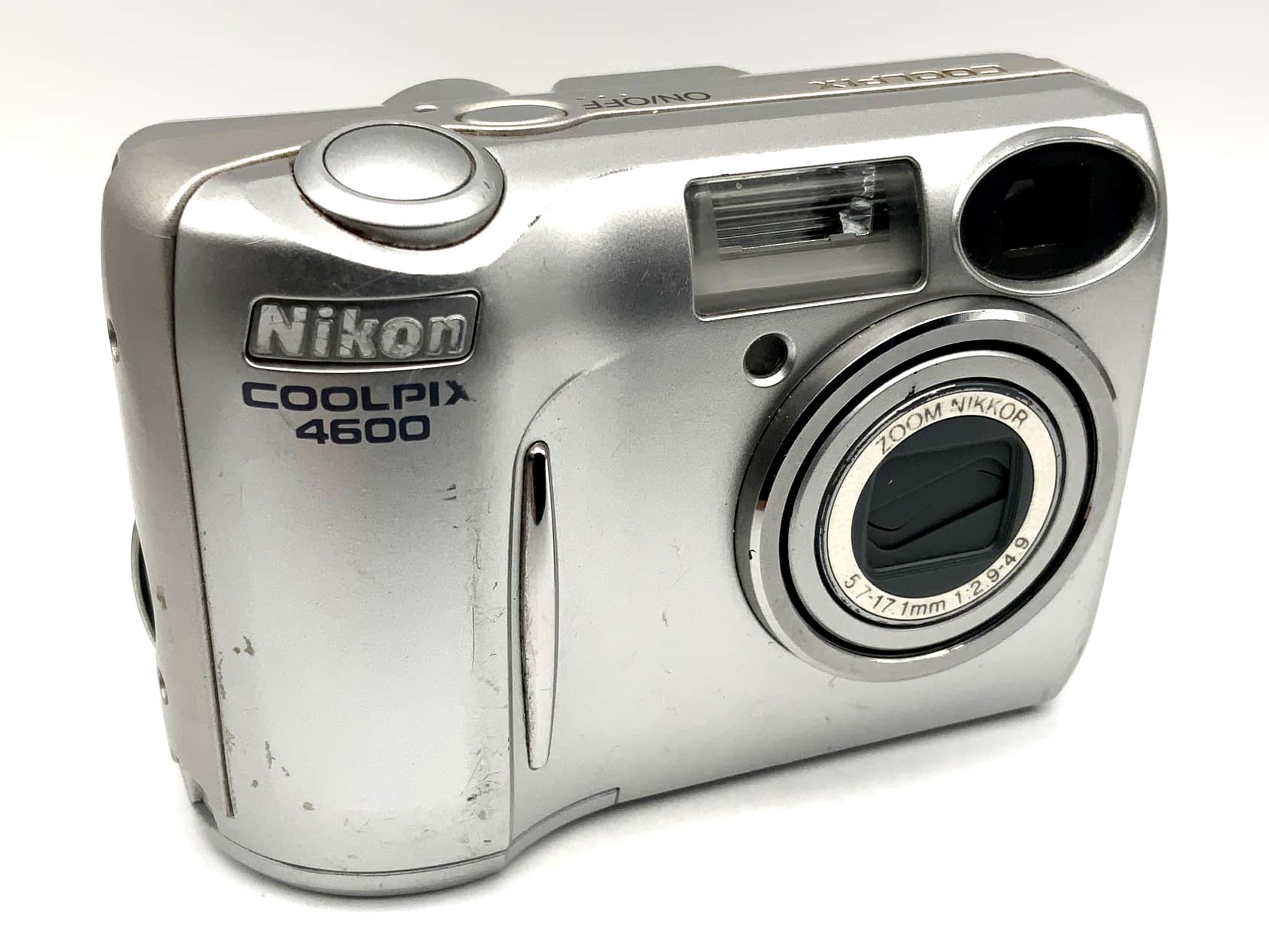 Nikon Coolpix 4600 Digitalkamera mit Zoom Nikkor 5.7-17.1mm 1:2.9-4.9