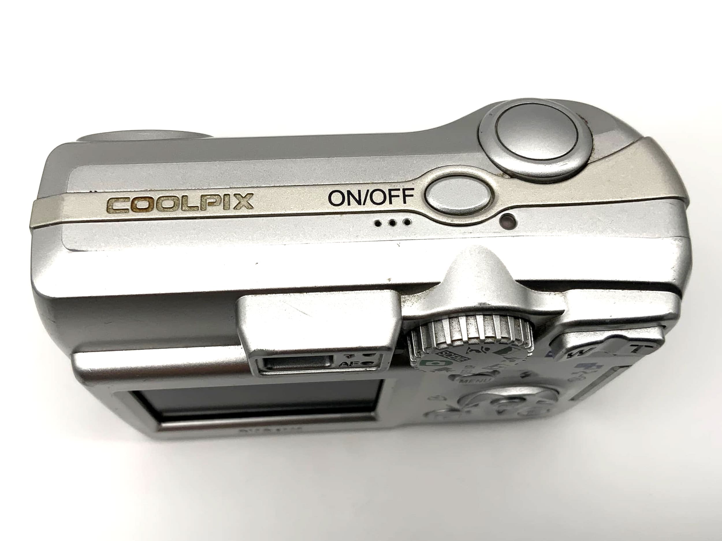 Nikon Coolpix 4600 Digitalkamera mit Zoom Nikkor 5.7-17.1mm 1:2.9-4.9