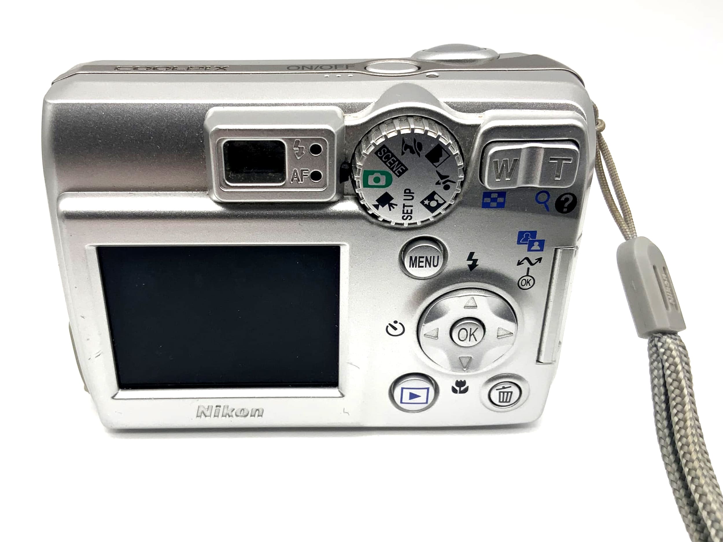 Nikon Coolpix 5600 Digitalkamera mit Zoom Nikkor 5.7-17.1mm 1:2.9-4.9