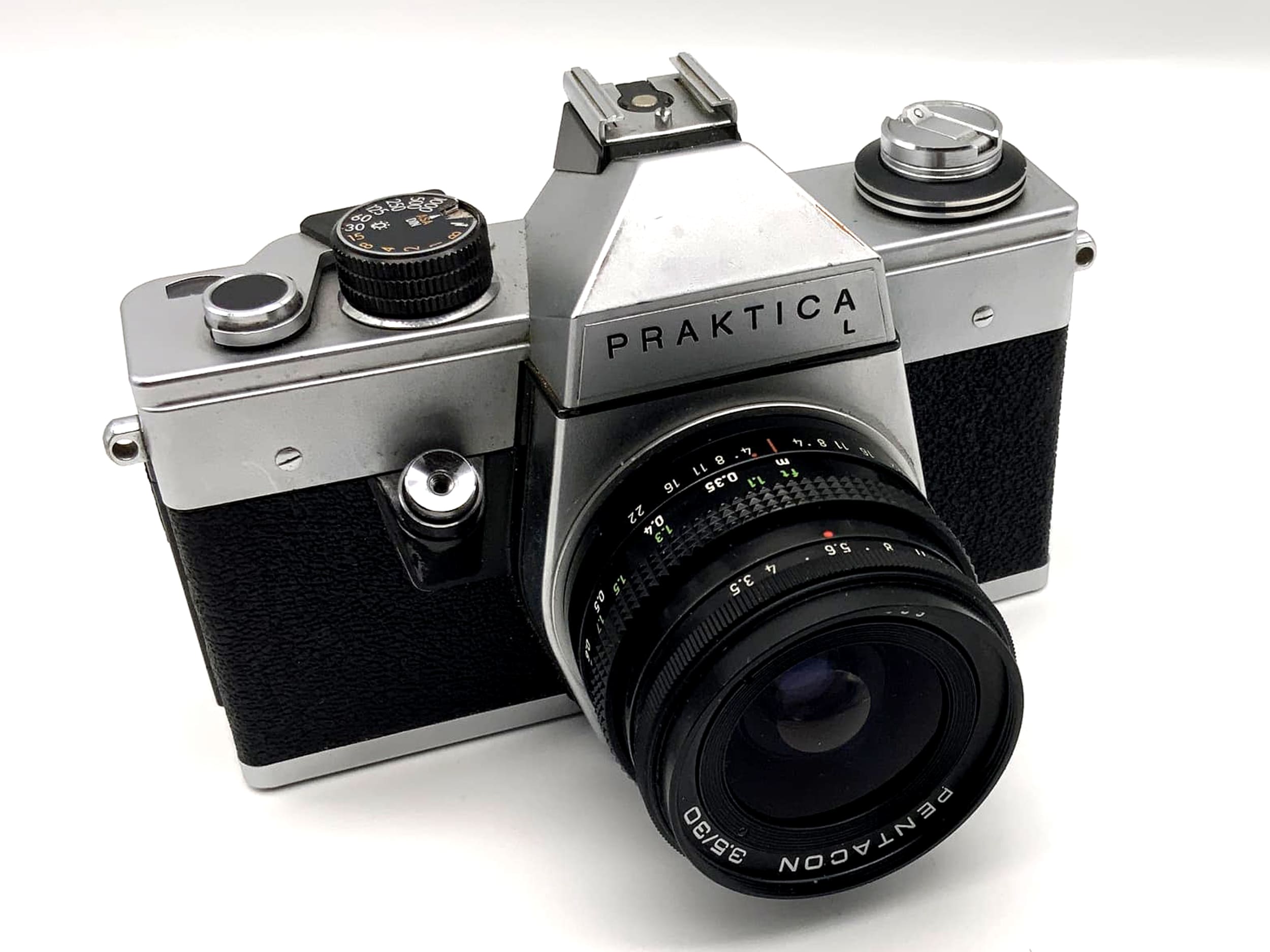 Pentacon Praktica L mit 3.5 30mm Objektiv Spiegelreflexkamera 35mm analog