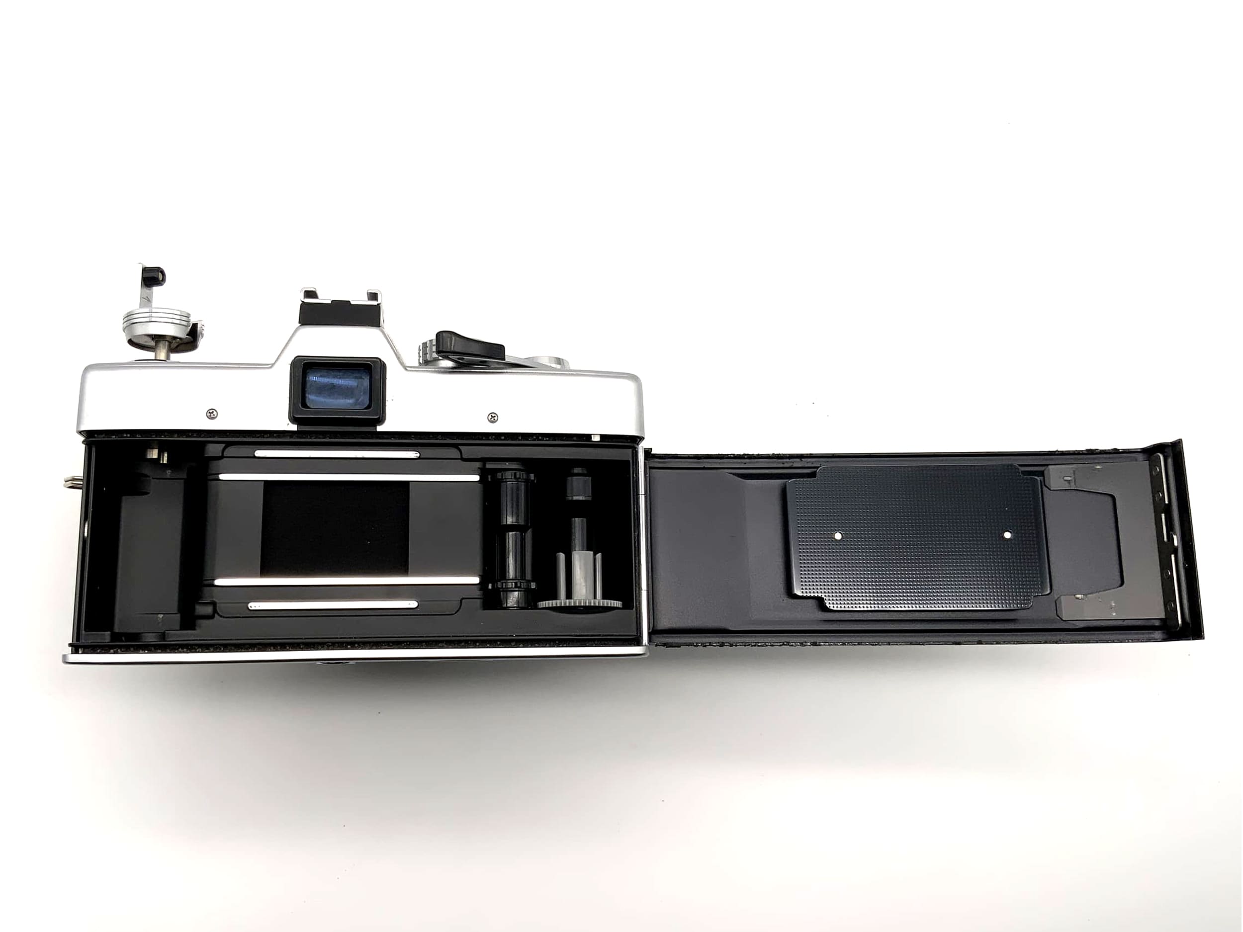 Minolta SRT 100x mit Tokina RMC 2.8 28mm Spiegelreflexkamera 35mm analog