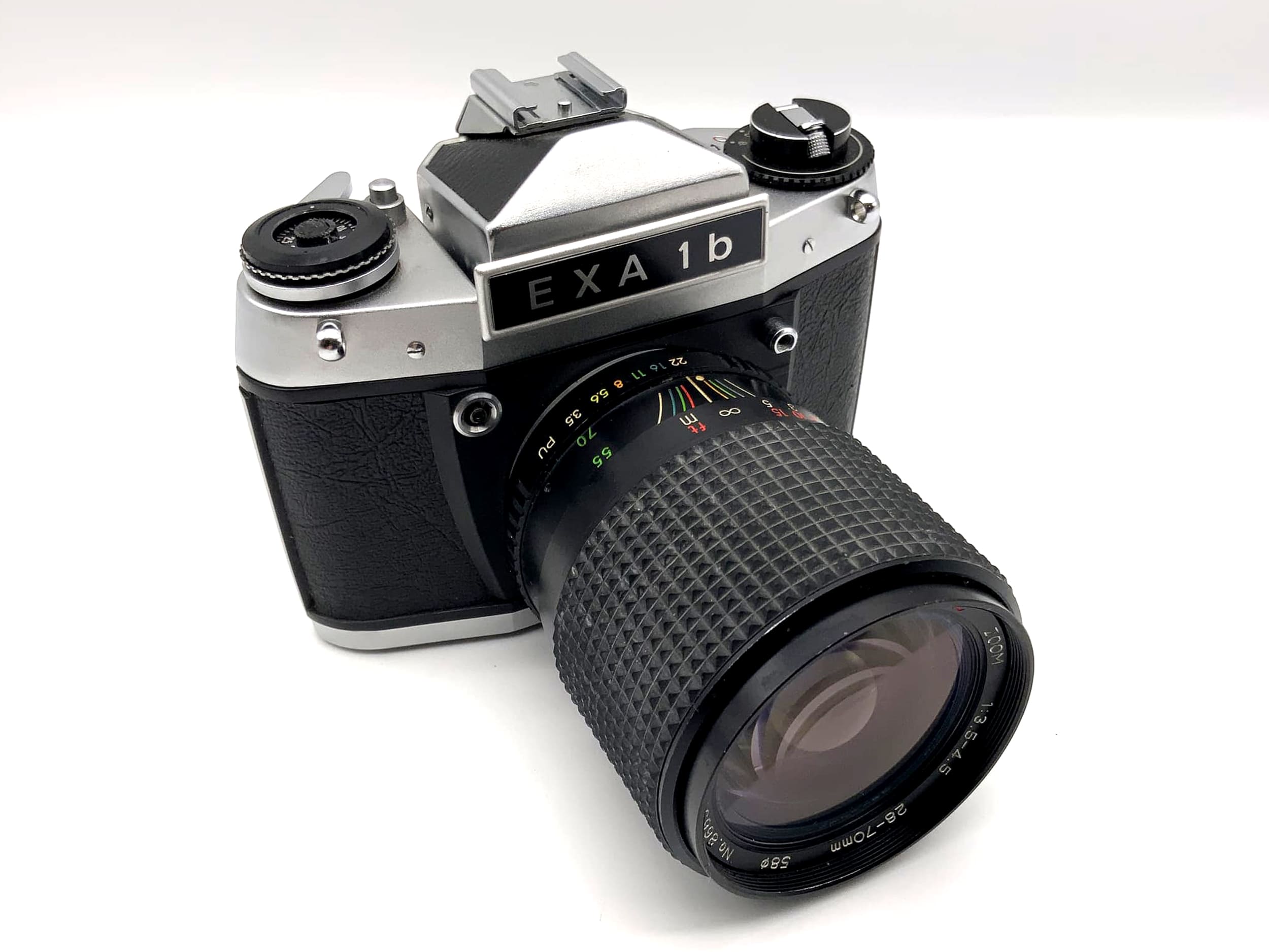 Exakta EXA 1b mit Revuenon MC Zoom 3.5-4.5 28-70 Spiegelreflexkamera 35mm analog