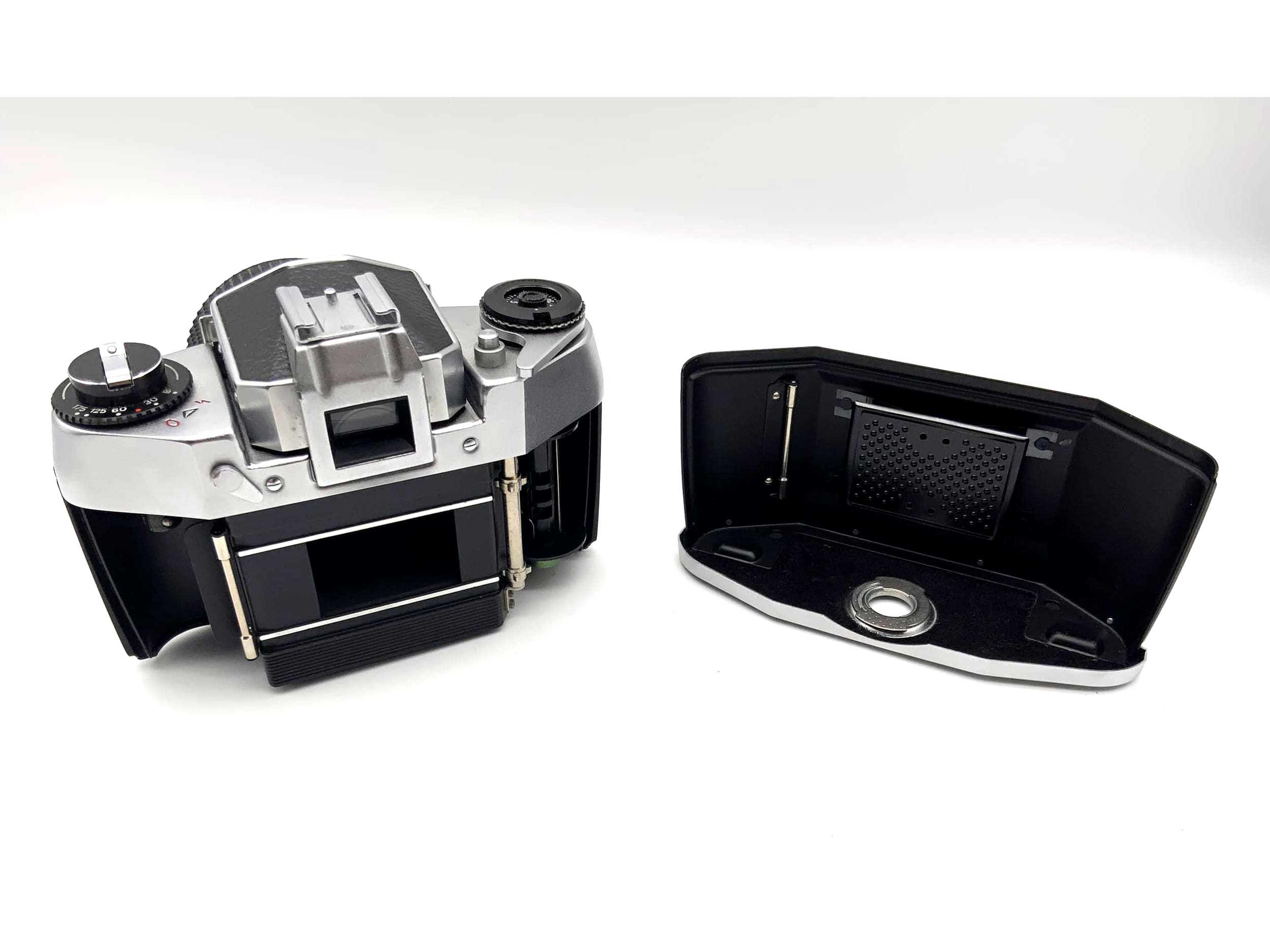 Exakta EXA 1b mit Revuenon MC Zoom 3.5-4.5 28-70 Spiegelreflexkamera 35mm analog