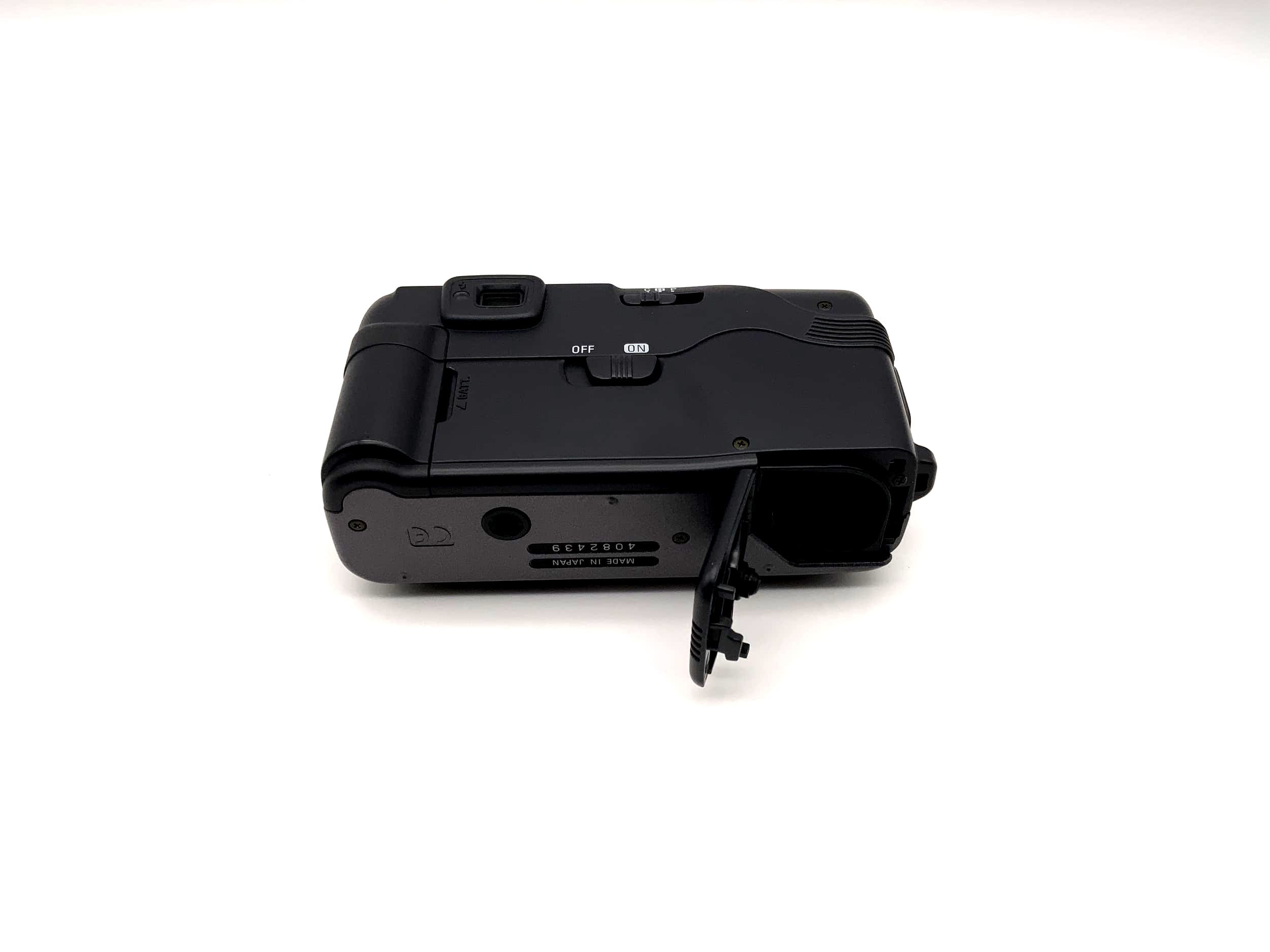 Nikon Nuvis 75i Kompaktkamera mit Nikon Zoom Lens 30-60mm Macro silber