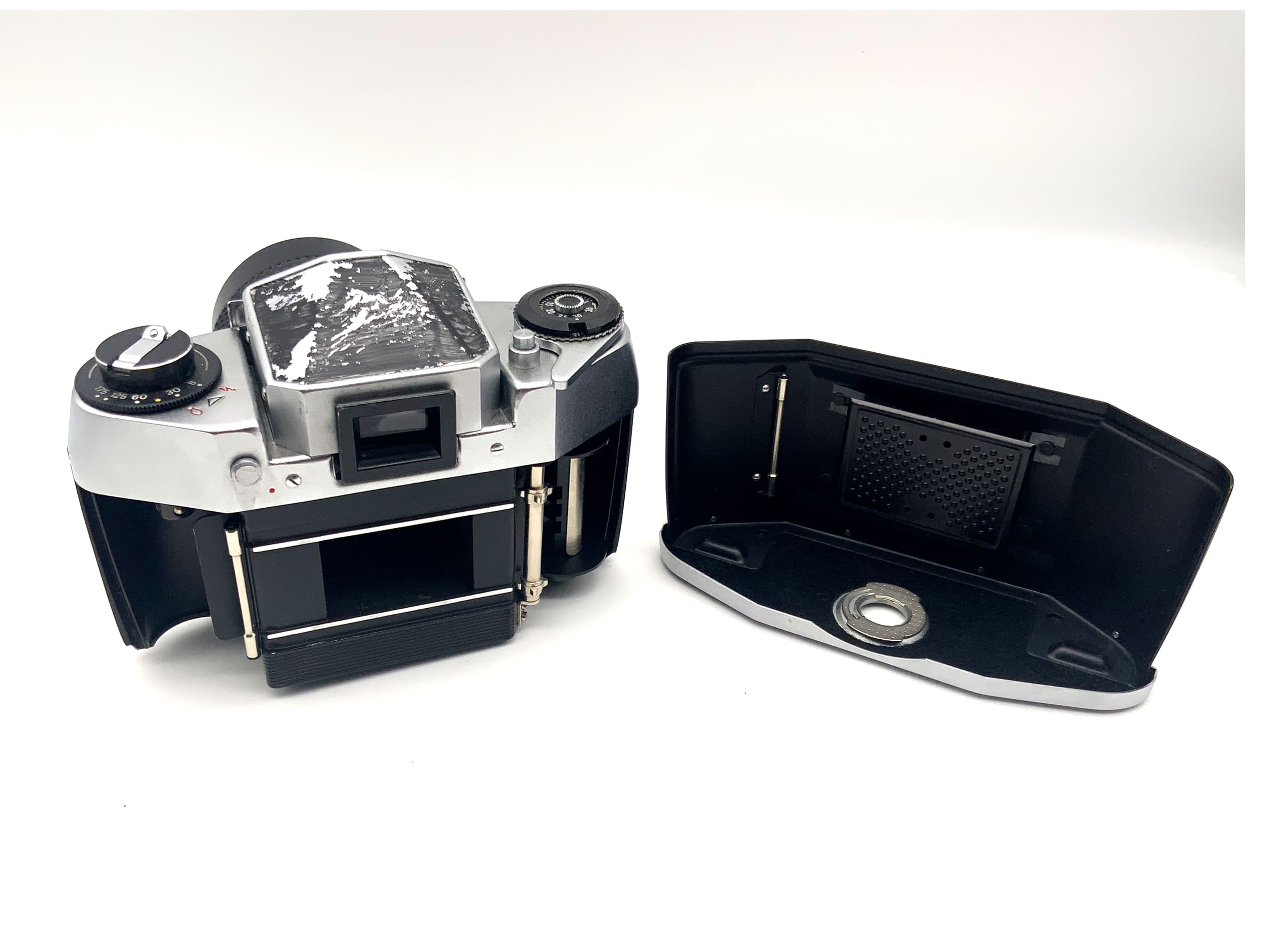 Exakta EXA 1b mit Porst Tele 2.8 135mm Spiegelreflexkamera 35mm analog