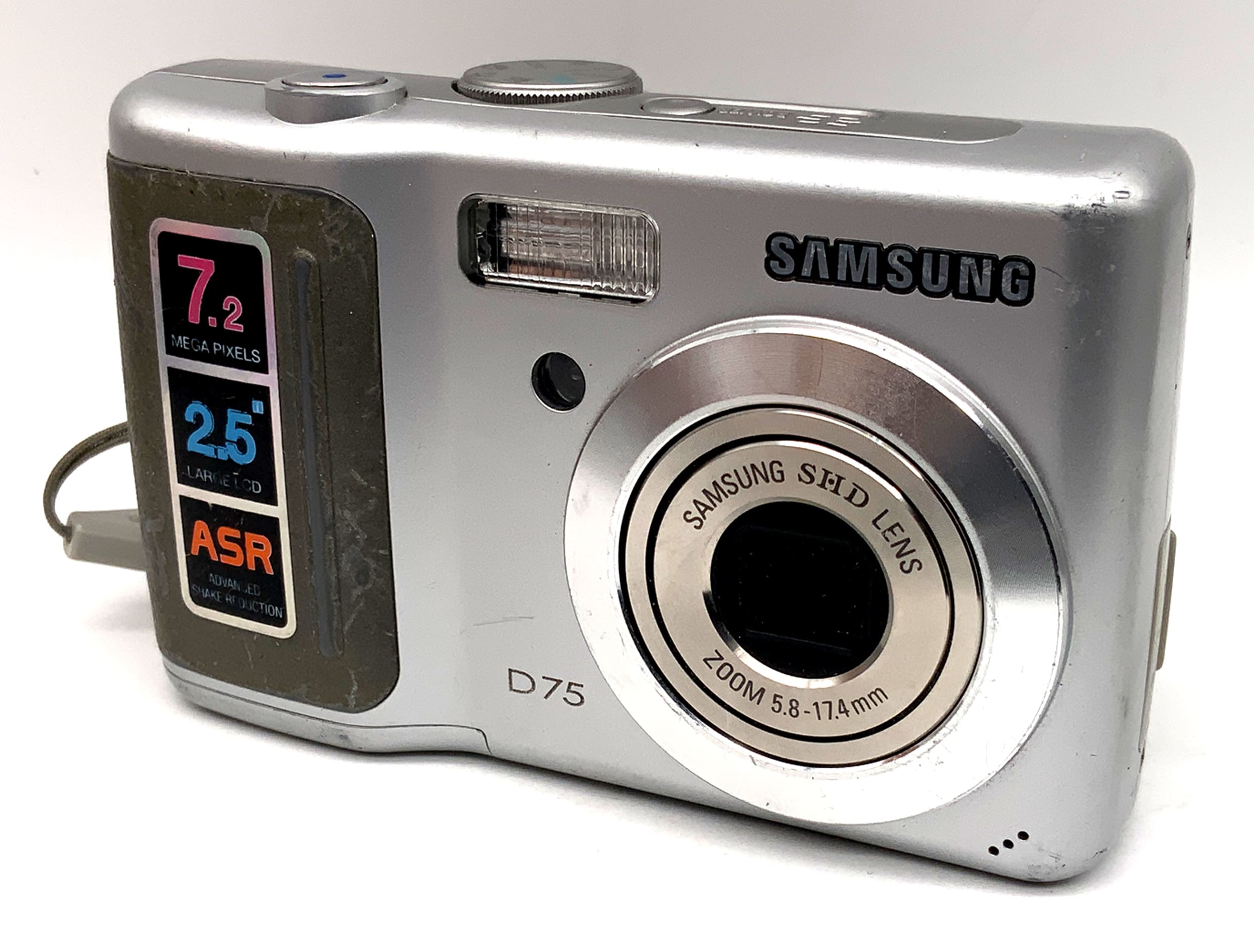 Samsung D75 Digitale Kompaktkamera SHD Lens 5.8-17.4mm 7.2 MP !DISPLAYFEHLER!