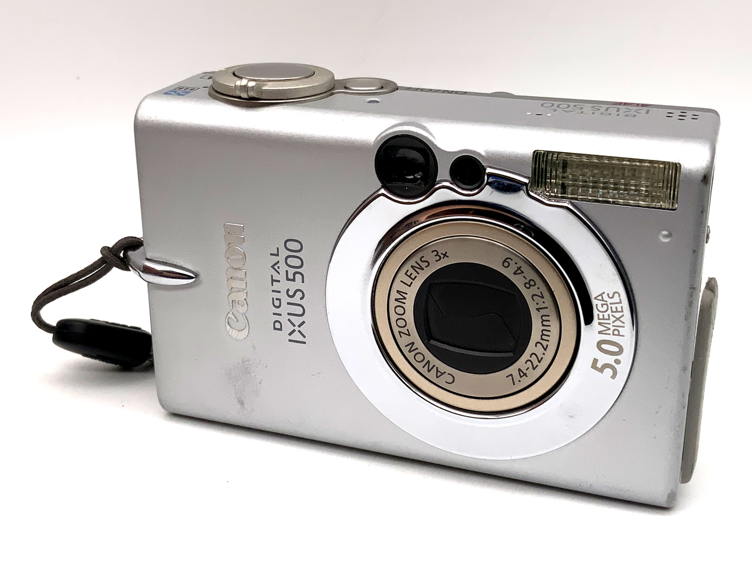 Canon IXUS 500 Digitale Kompaktkamera mit 3x 7.4-22.2mm 1:2.8-4.9 5.0 MP Ai AF