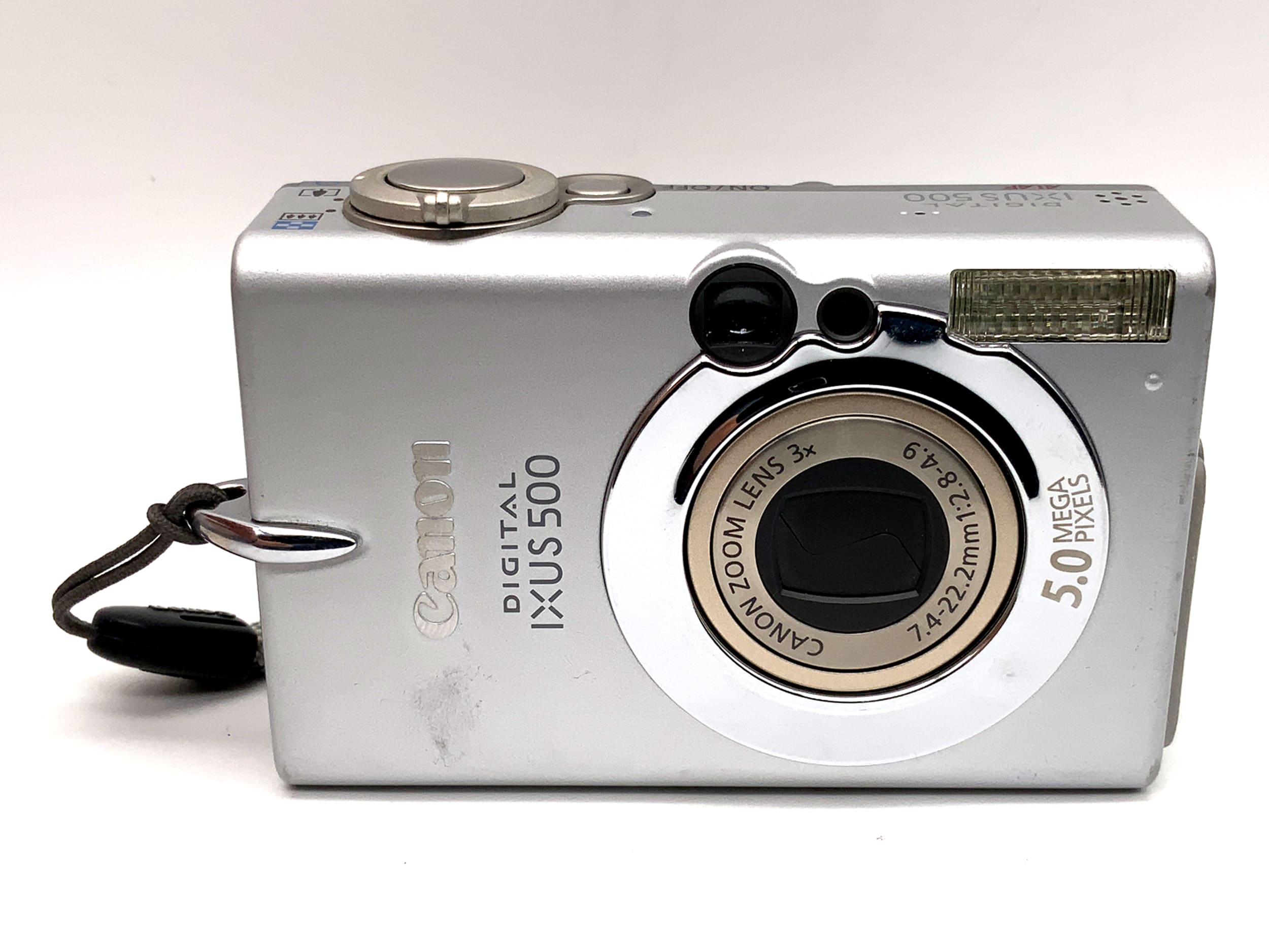 Canon IXUS 500 Digitale Kompaktkamera mit 3x 7.4-22.2mm 1:2.8-4.9 5.0 MP Ai AF