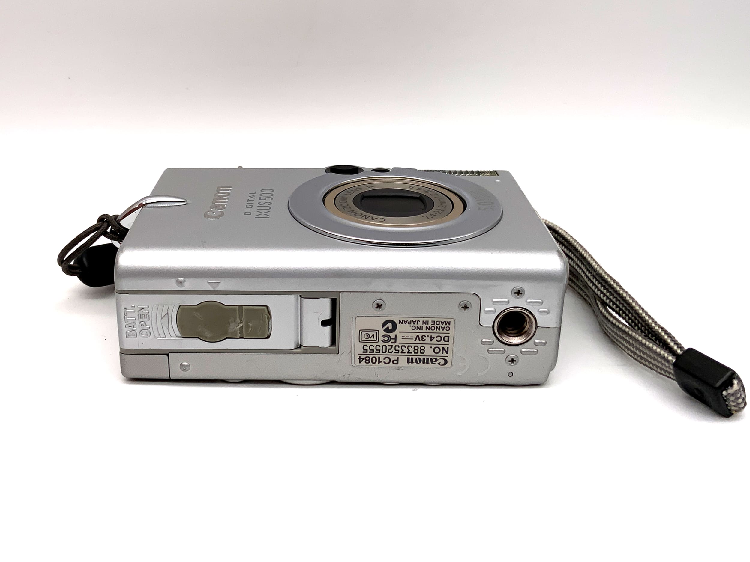 Canon IXUS 500 Digitale Kompaktkamera mit 3x 7.4-22.2mm 1:2.8-4.9 5.0 MP Ai AF