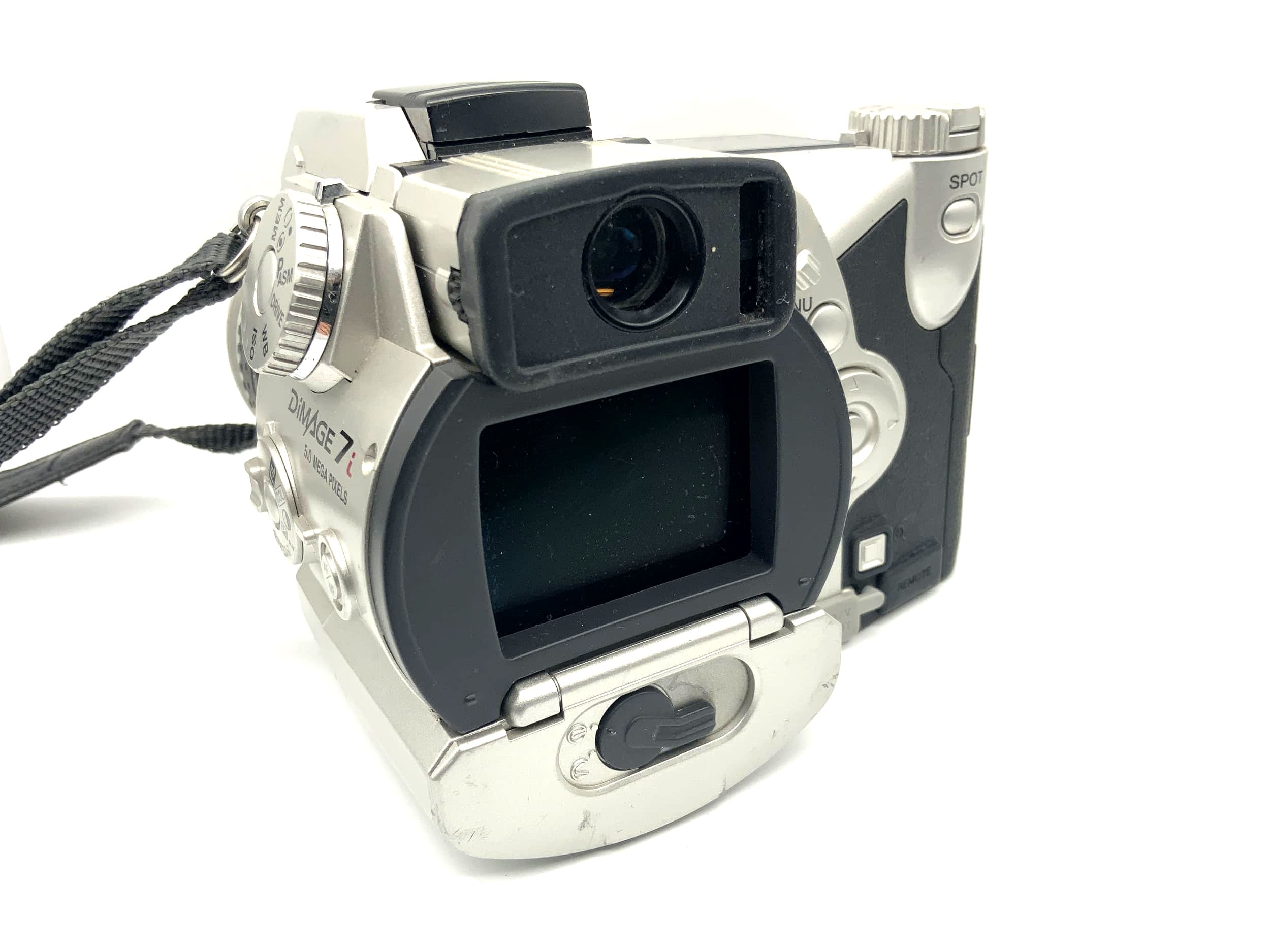 Minolta Dimage 7i mit 7x Optical Zoom Lens GT 7.2-50.8mm 1:2.8-3.5 APO 5.0 MP