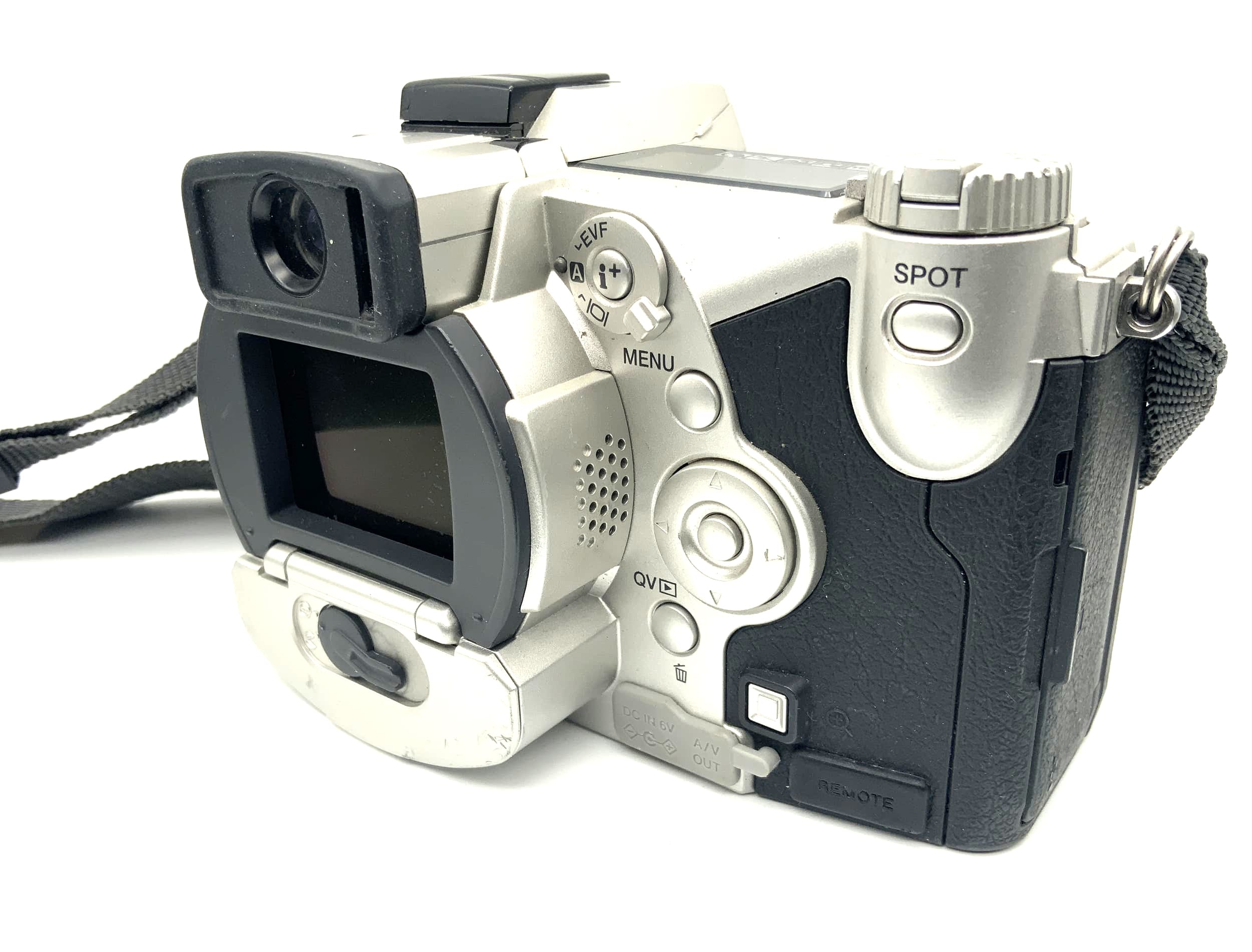 Minolta Dimage 7i mit 7x Optical Zoom Lens GT 7.2-50.8mm 1:2.8-3.5 APO 5.0 MP