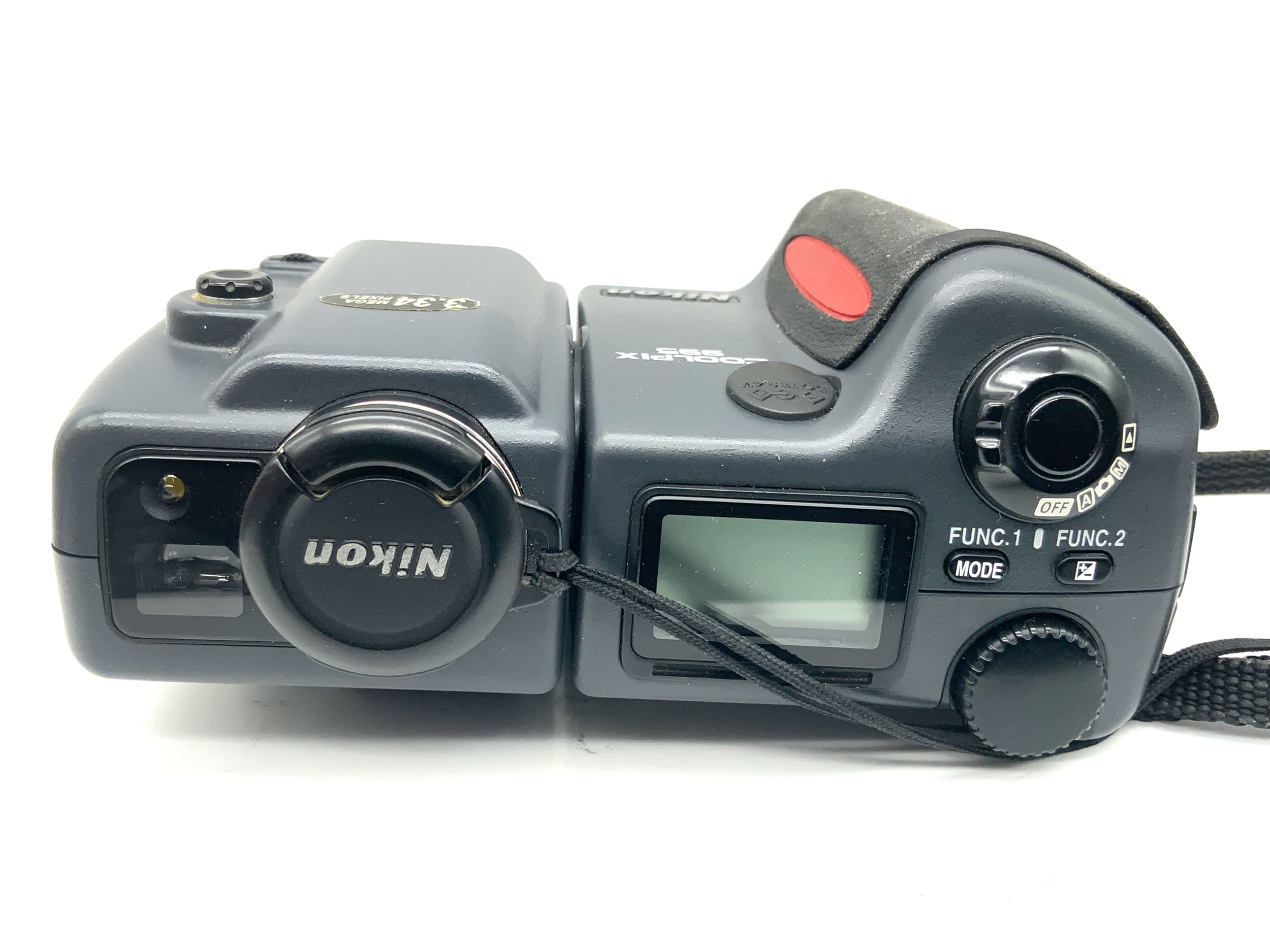 Nikon Coolpix 995 Bridgekamera mit Zoom Nikkor 1:2.6-5.1 8-32mm 3.34 MP