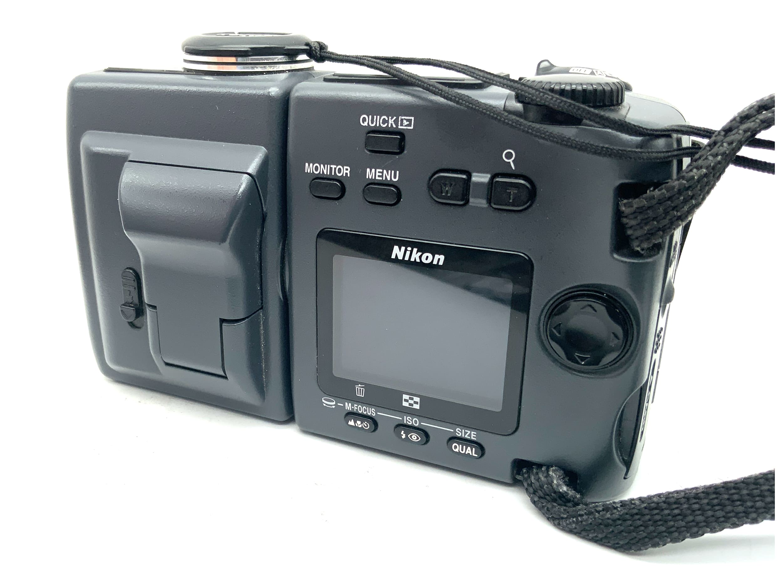 Nikon Coolpix 995 Bridgekamera mit Zoom Nikkor 1:2.6-5.1 8-32mm 3.34 MP