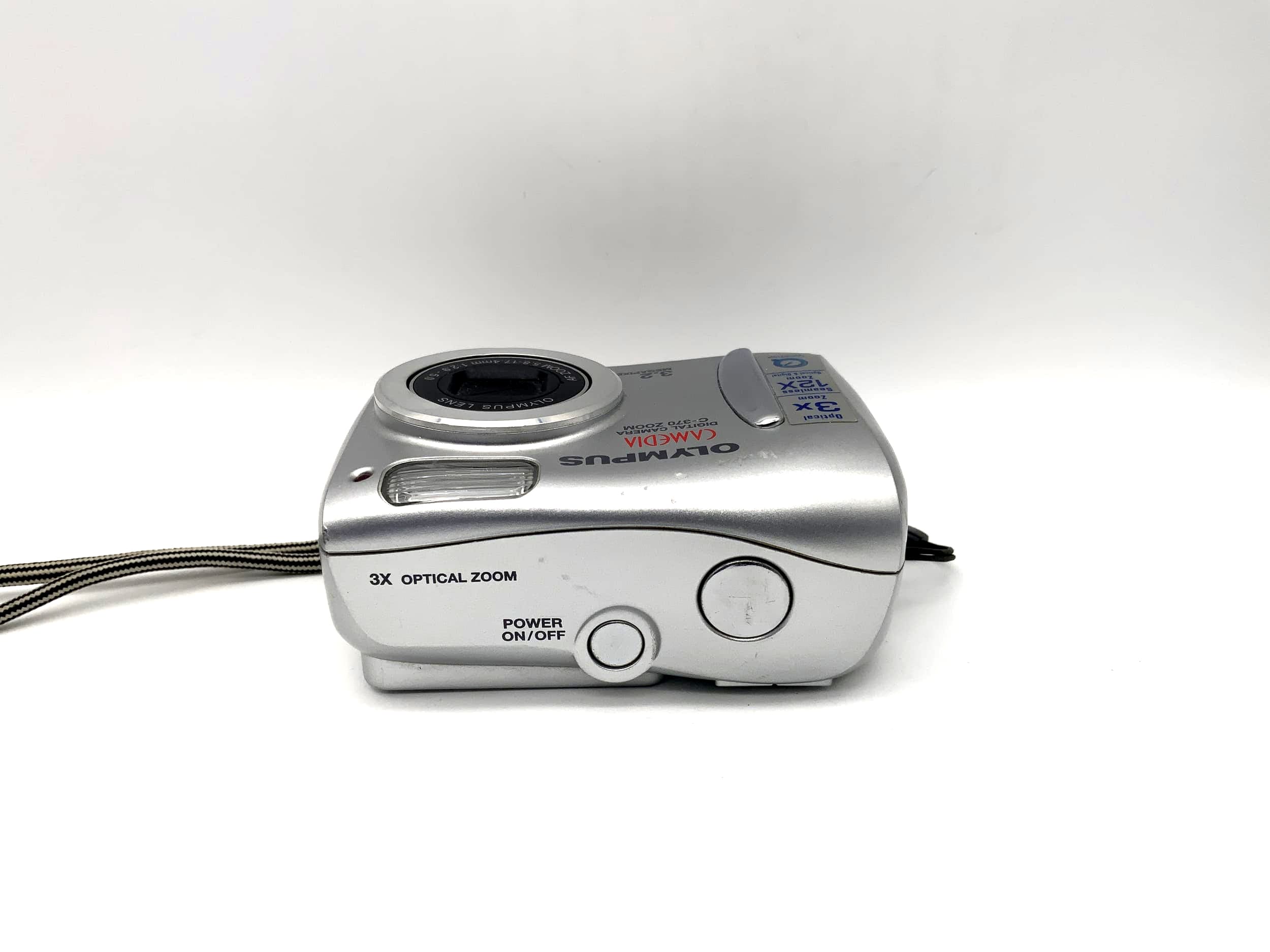 Olympus C-370 Zoom mit AF Zoom Lens 5.8-17.4mm 1:2.9-5.0 3.2 MP 3x Optical Zoom