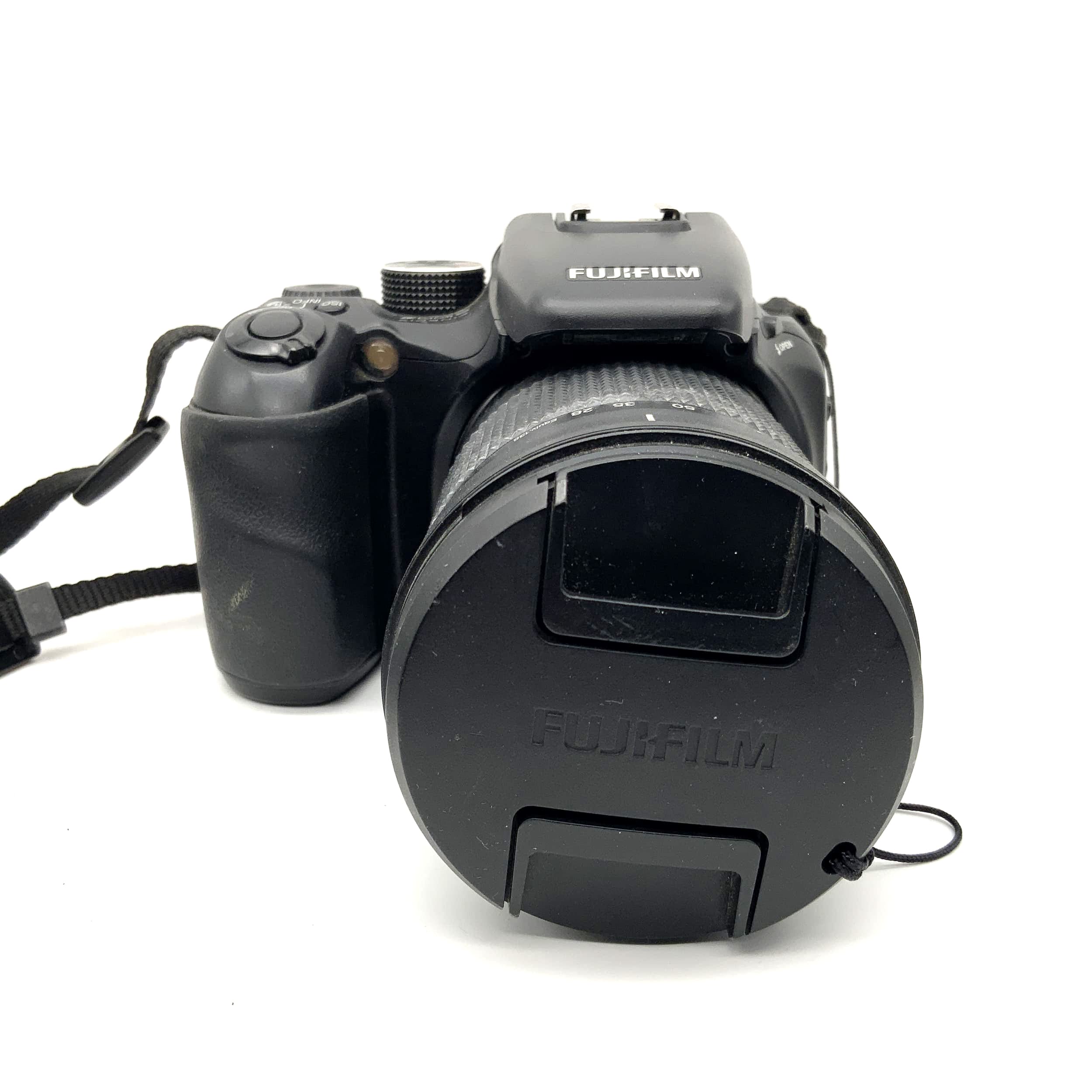Fujifilm FinePix S100 FS 14.3x Optical f=7.1-101.5mm 1:2.8-5.3 11.1 MP 28-400mm
