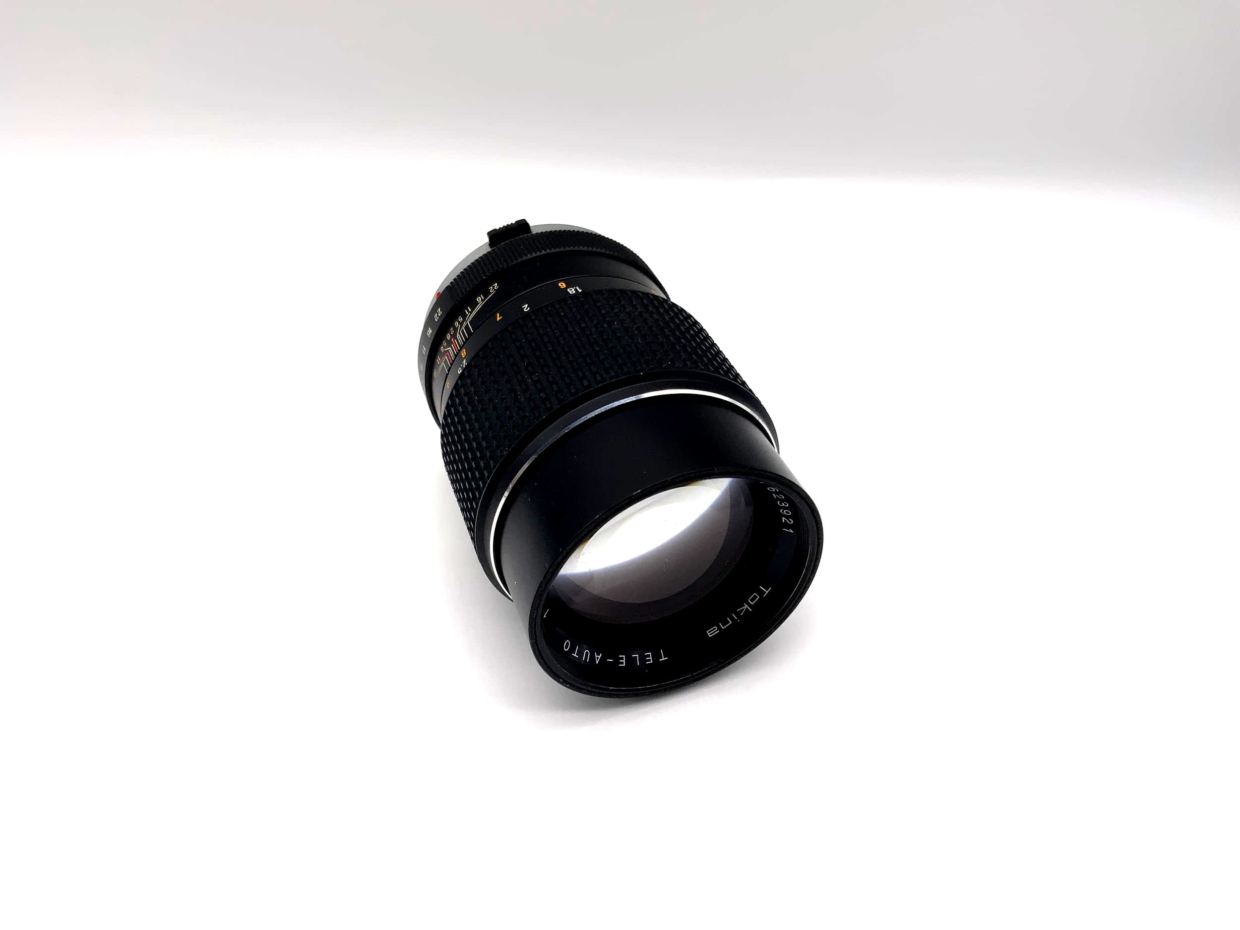 Tokina 135mm 1:2,8 Objektiv Tele-Auto Kamera Camera Lens (Olympus OM)