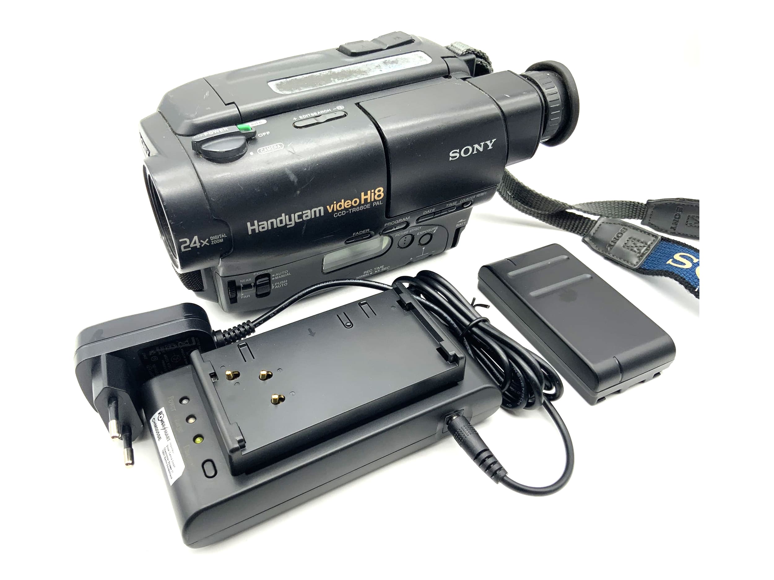 Sony Handycam video Hi8 CCD-TR680E PAL Camcorder Videokamera mit Akku
