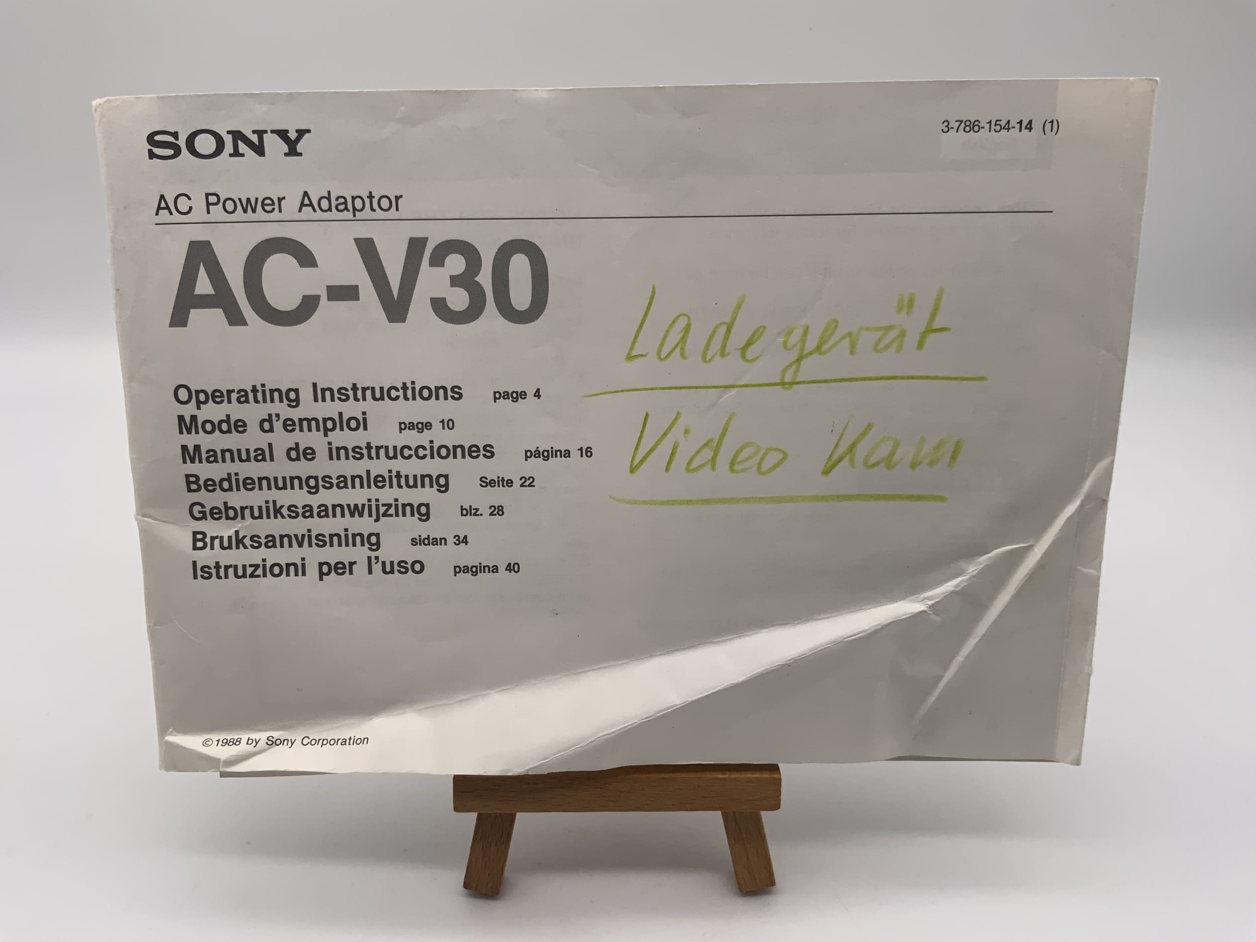 Sony AC-V30 AC Power Adaptor Bedienungsanleitung