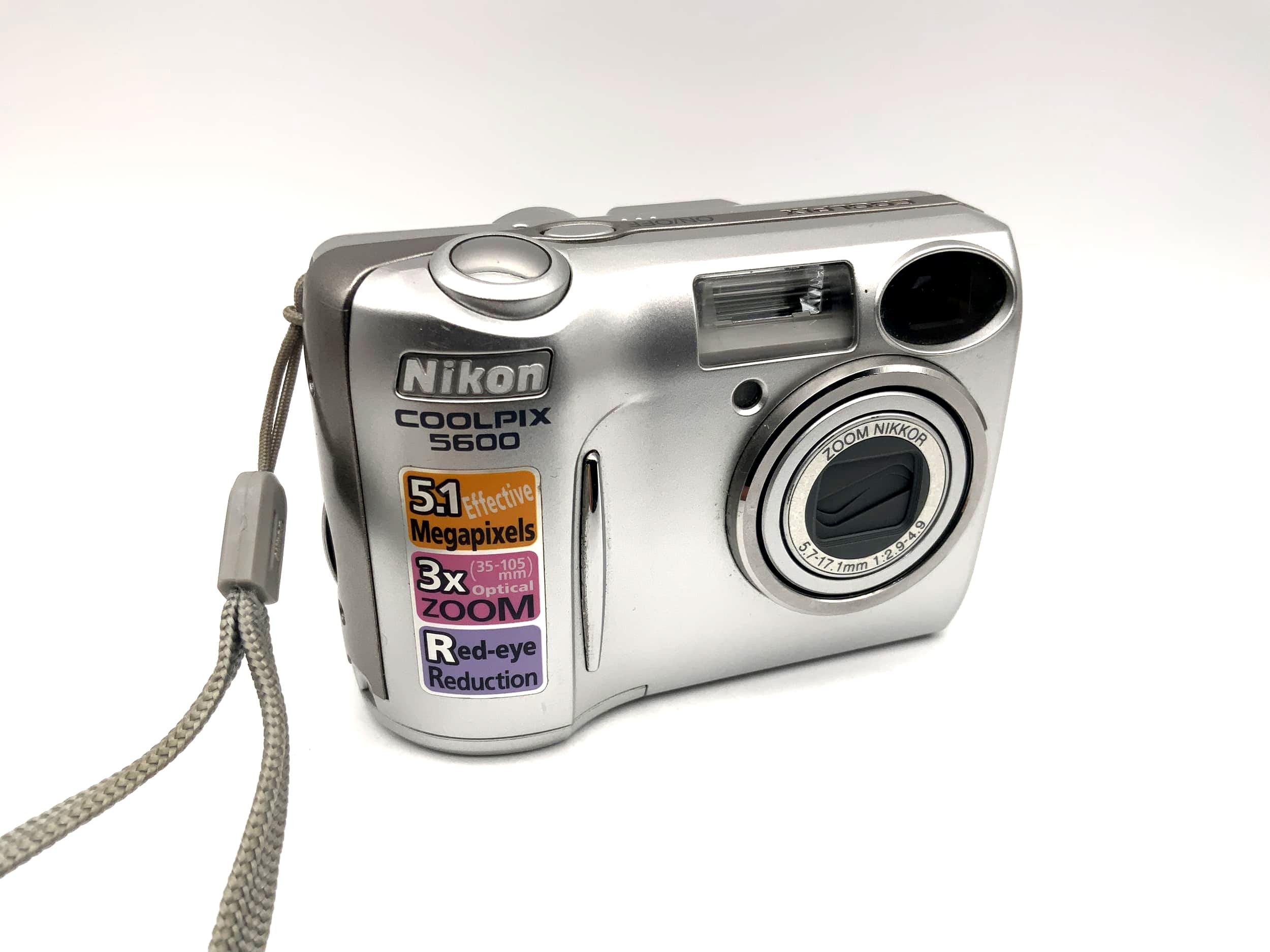 Nikon Coolpix 5600 Digitalkamera mit Zoom Nikkor 5.7-17.1mm 1:2.9-4.9